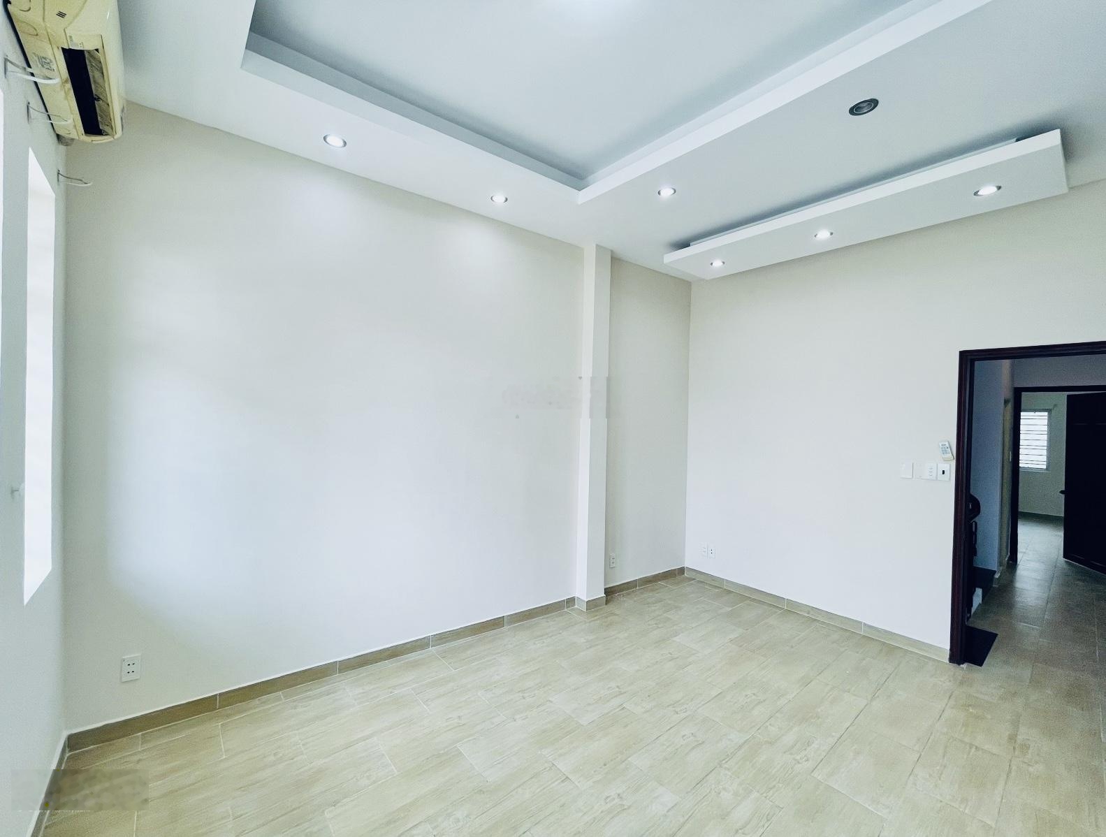 Sốc hạ 1 tỷ, 160trđ/m2 nhà mặt tiền trục đường Hoàng Hoa Thám, 53,4m2, 4 tầng, 4 P.Ngủ 9 tỷ TL