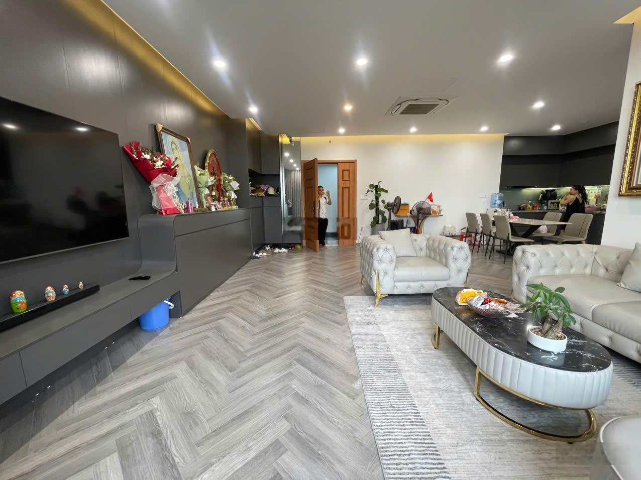 Cho thuê căn hộ capital elite 18 phạm hùng 127m2 - 3pn full đồ 23tr/th