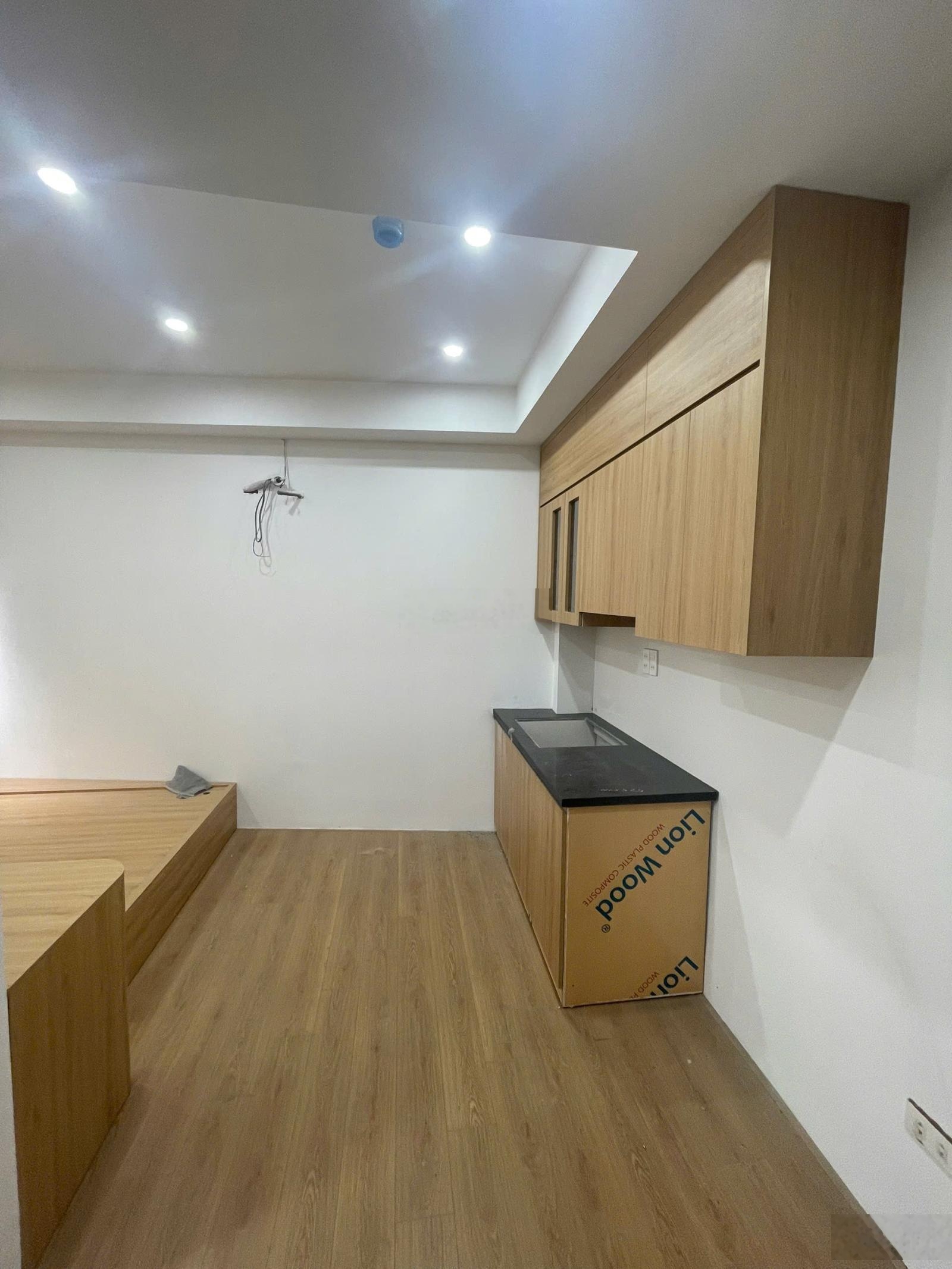 Chỉ 12 ,5 tỷ có nhà 6 tầng thang máy 8 phòng cho thuê