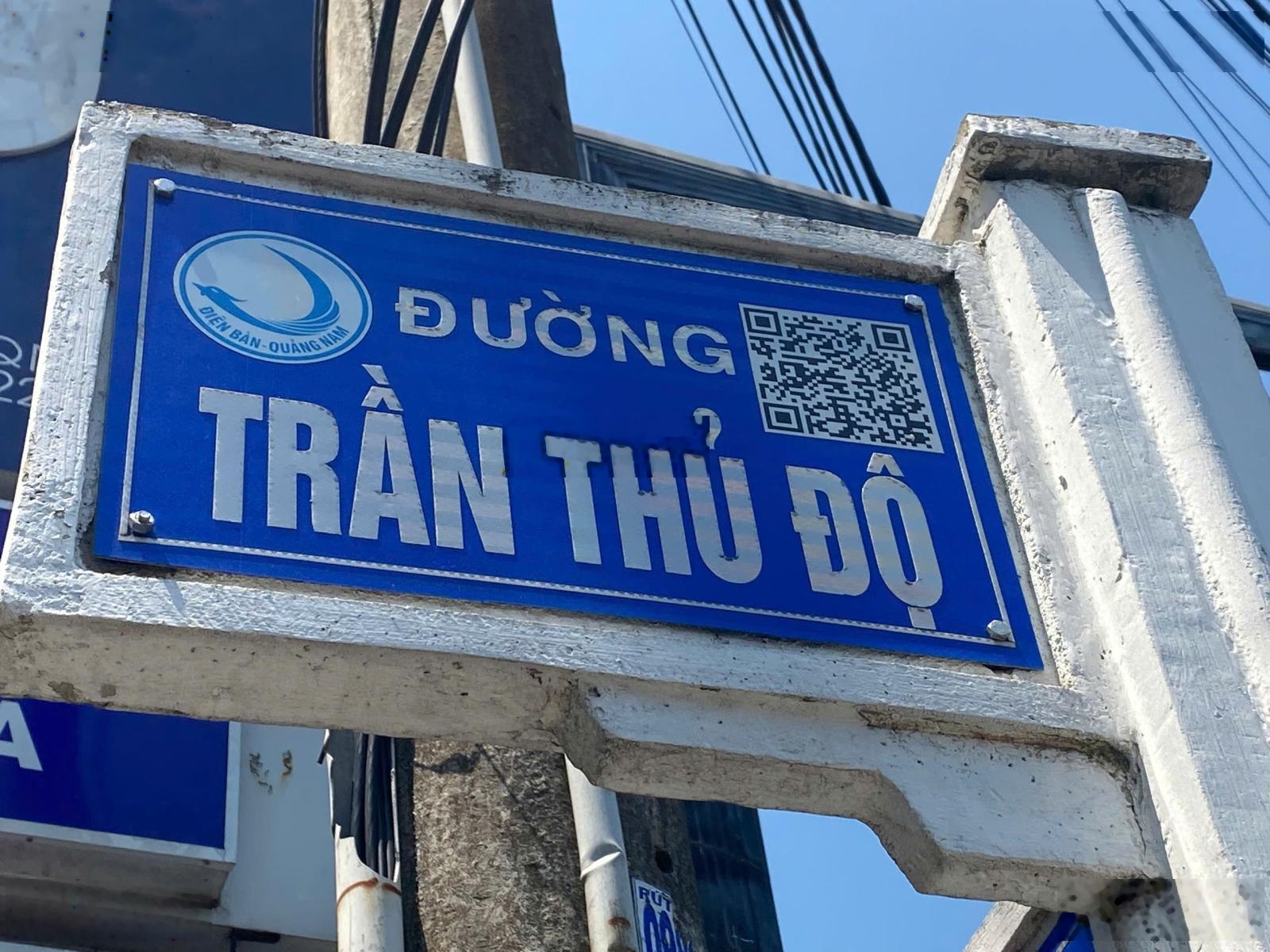 Bán lô đất 2 mặt tiền đường Trần Thủ Độ. Diện tích: 705 m2