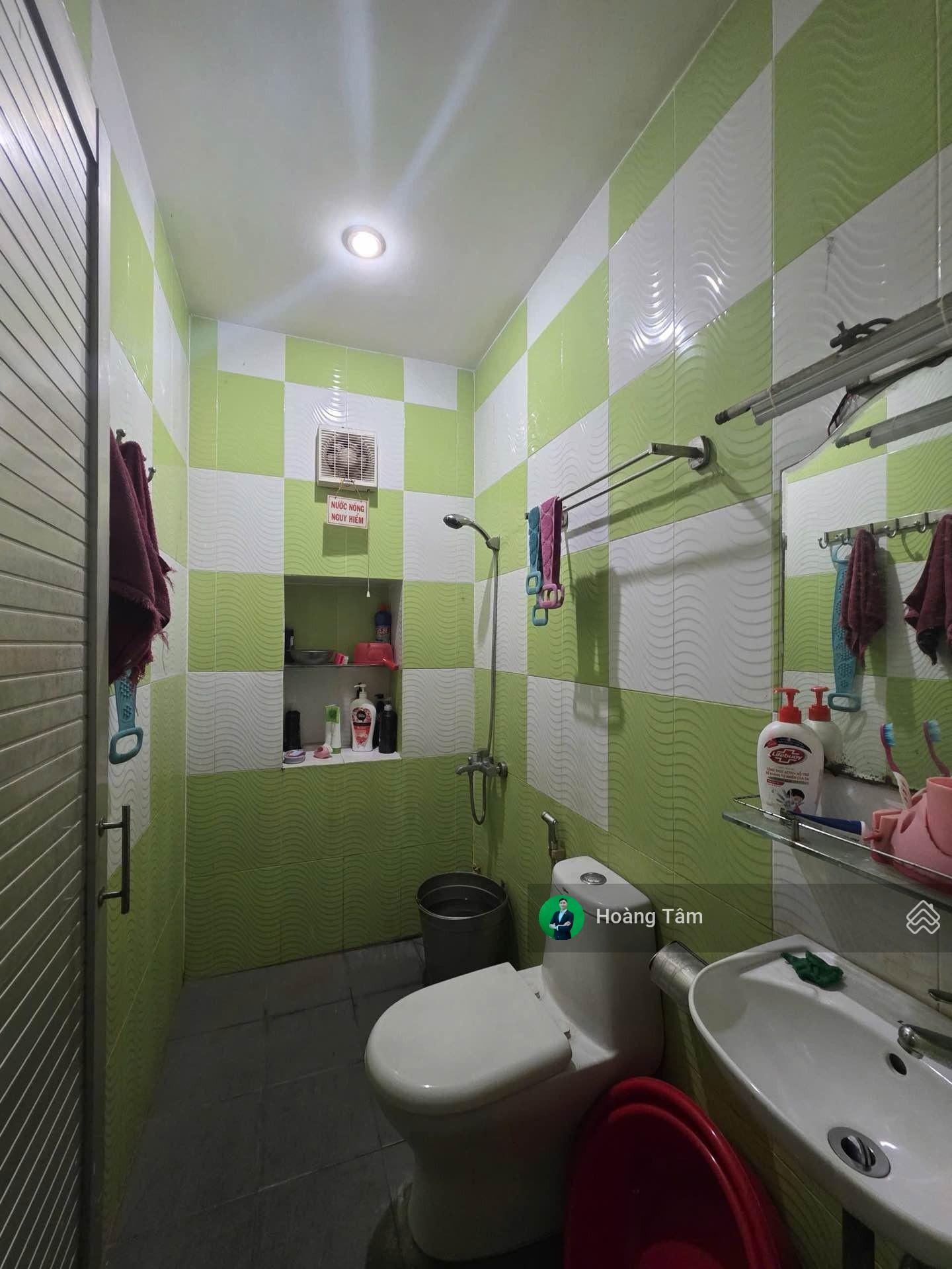 Bán Nhà MTNB Đường Số 61, khu Bình Phú, Quận 6, DT: 4x16m, 5 Tầng, Trệt có phòng riêng