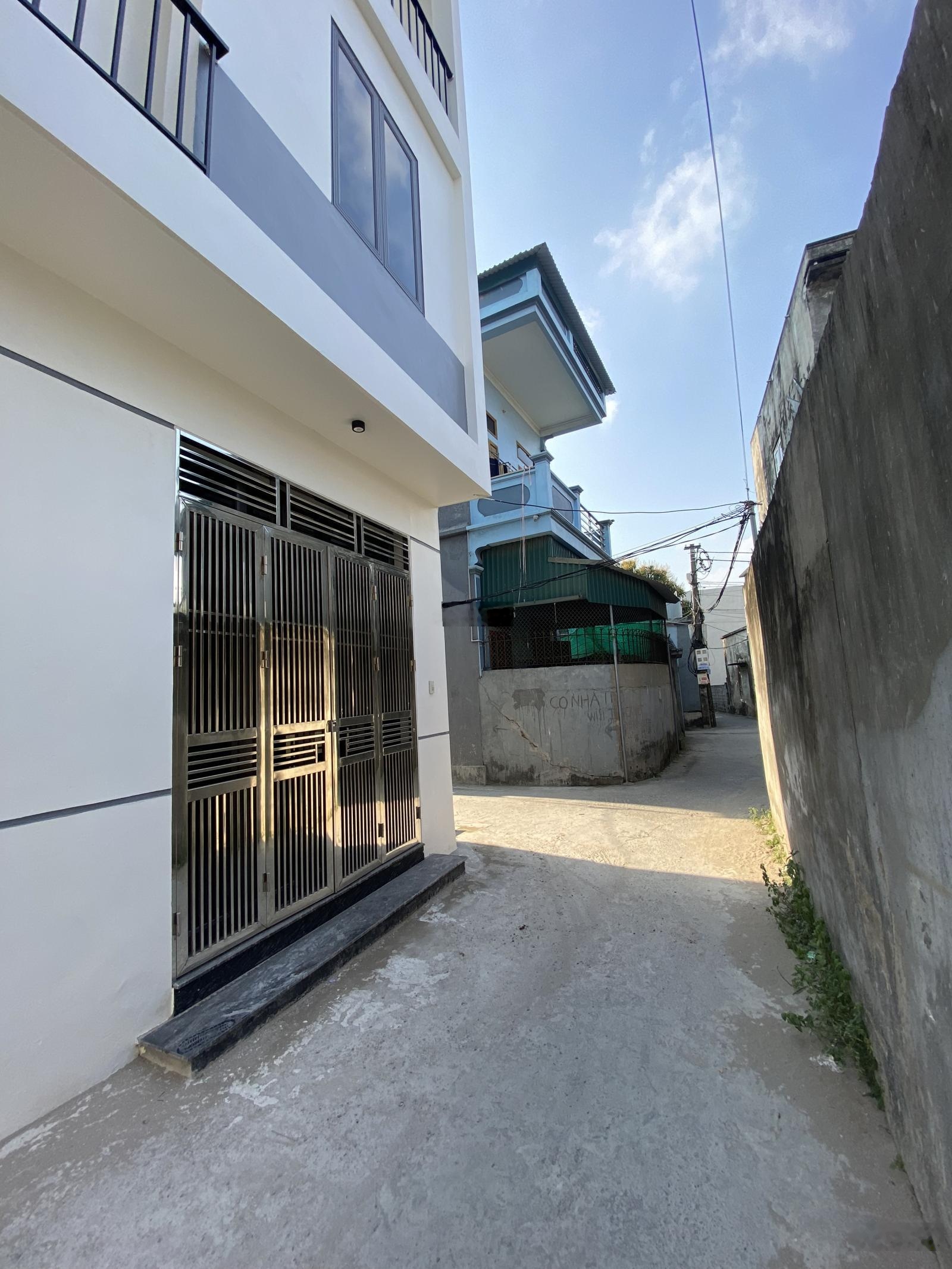 bán nhà 3 tầng mới xây , đầy đủ công năng