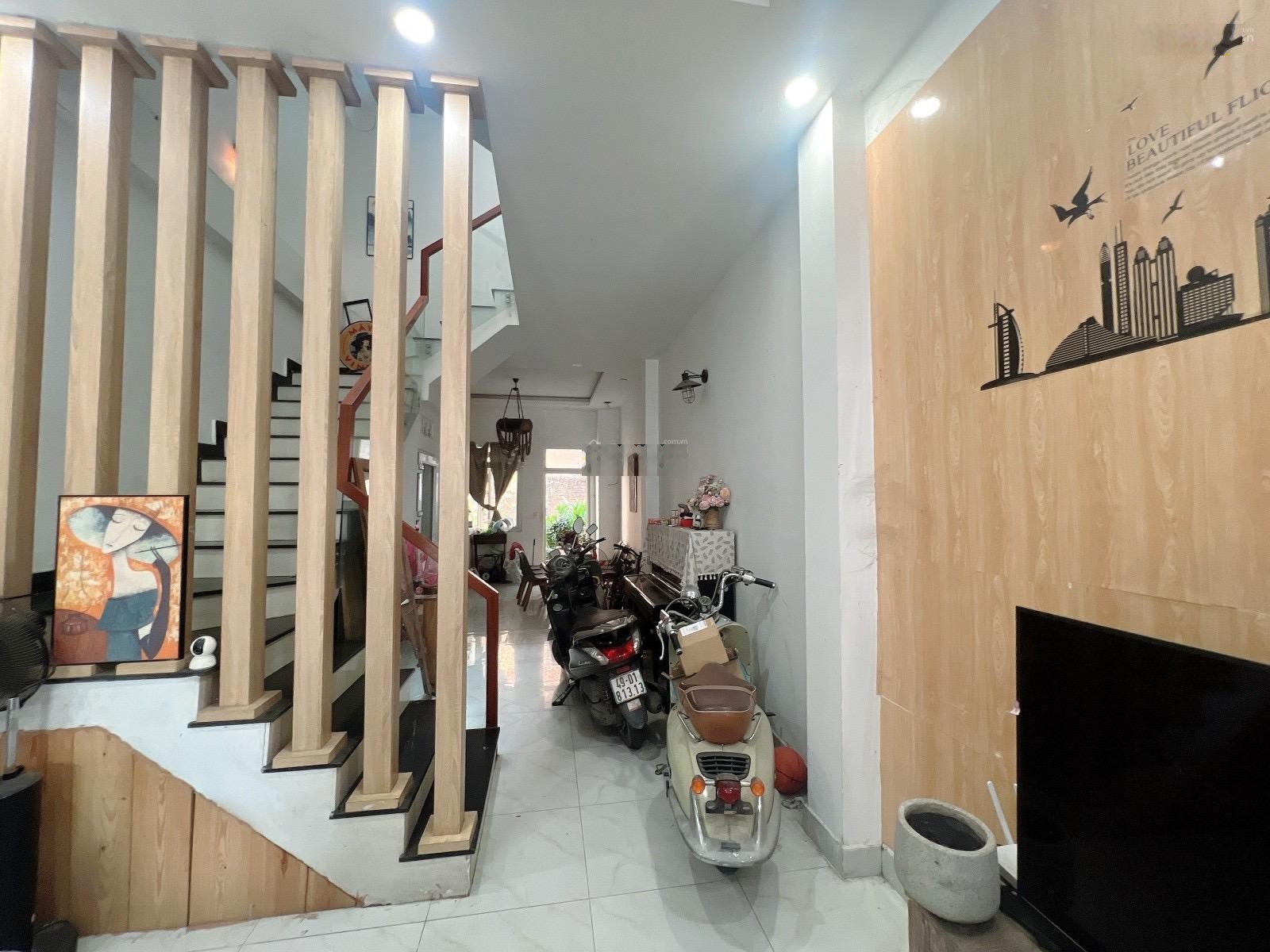 Giảm thêm còn 6.5 tỷ -3 tầng 77m2 oto ngủ nhà Hiệp Bình Phước- Thủ Đức