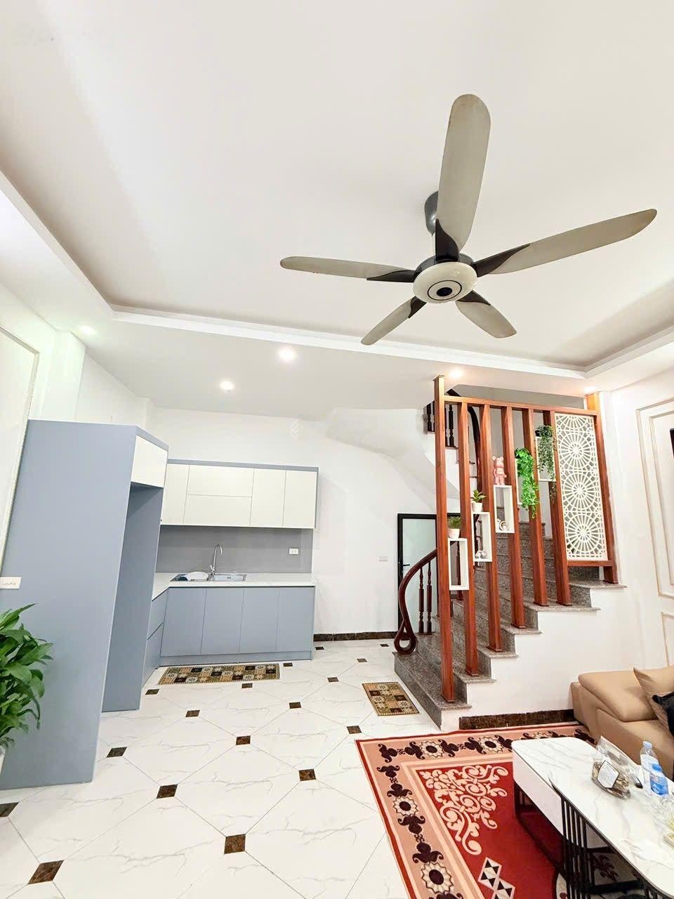 Bán nhà việt hưng ngõ riêng full nội thất 35m2 x 5 tầng 3 ngủ rẻ đẹp nhất là em