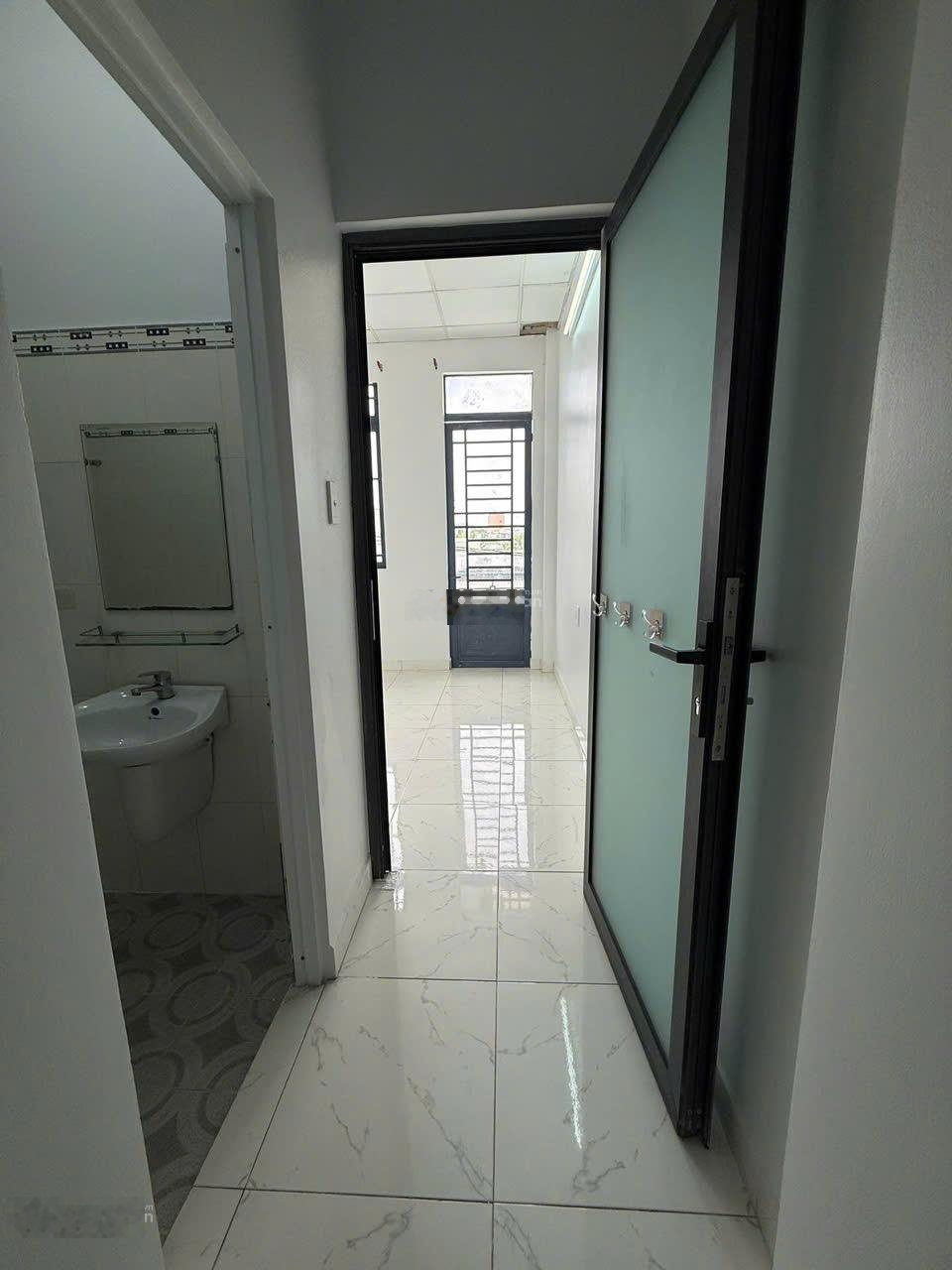 Bán nhà 2 tầng - mặt tiền đường - 4*18m - chỉ 4.6tỷ - cạnh vinhome grand park