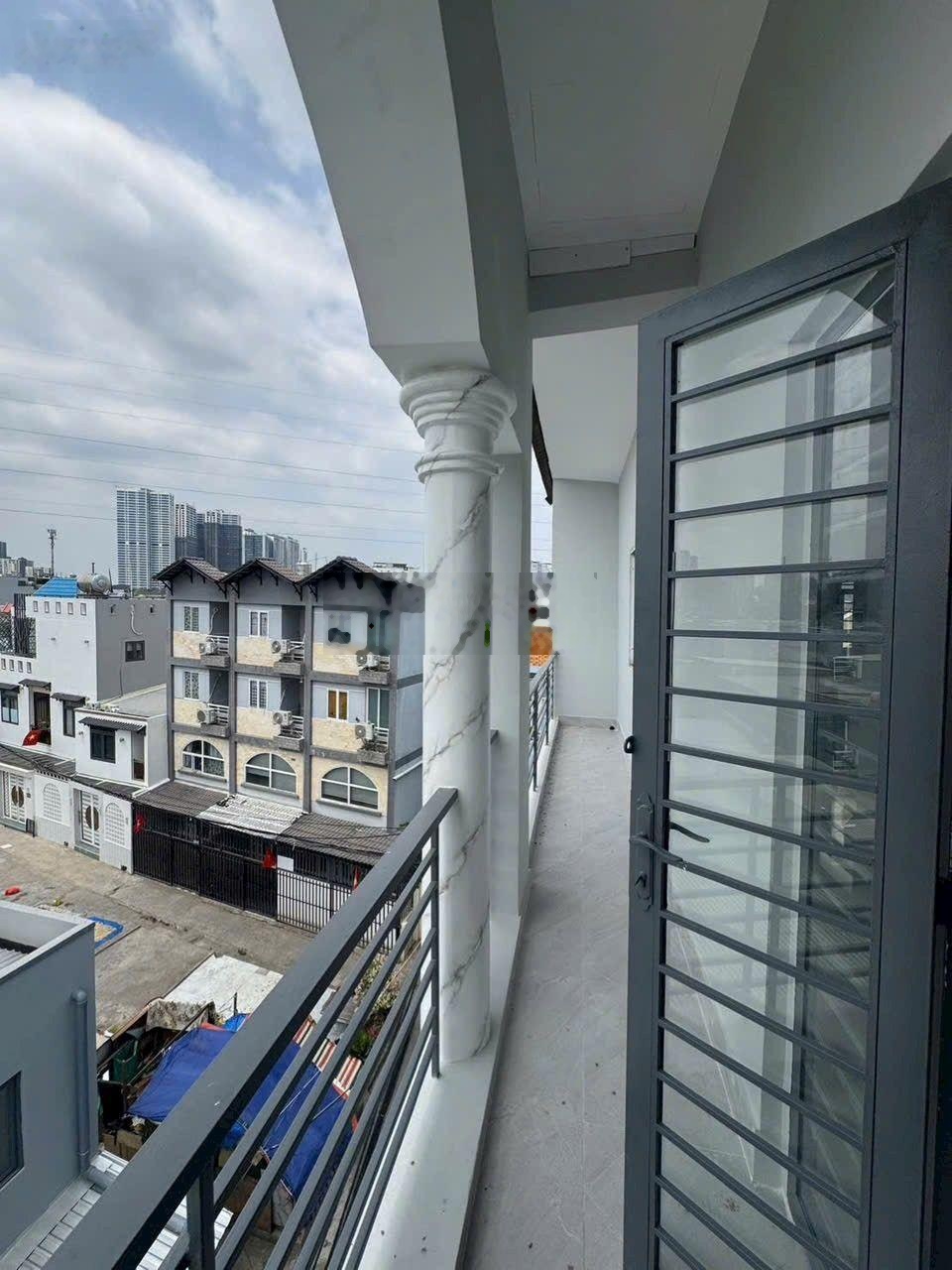 Bán CHDV MINI Gốc 2MT Hẻm 1056 HTP - Cách MT chỉ 30m