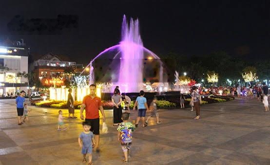 Bán nhà đường xe tải tránh 10m thông thương ngay công viên Khánh Hội
