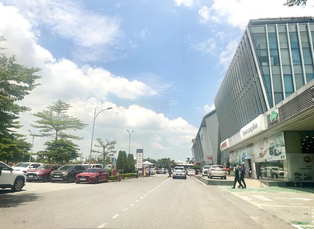 Bán Gấp Mảnh Đất Phố Việt Hưng 330m2-Mt 12.2m-VĨA HÈ 4m-Ô TÔ TRÁNH-Đường 18m-KINH DOANH-86 tỷ