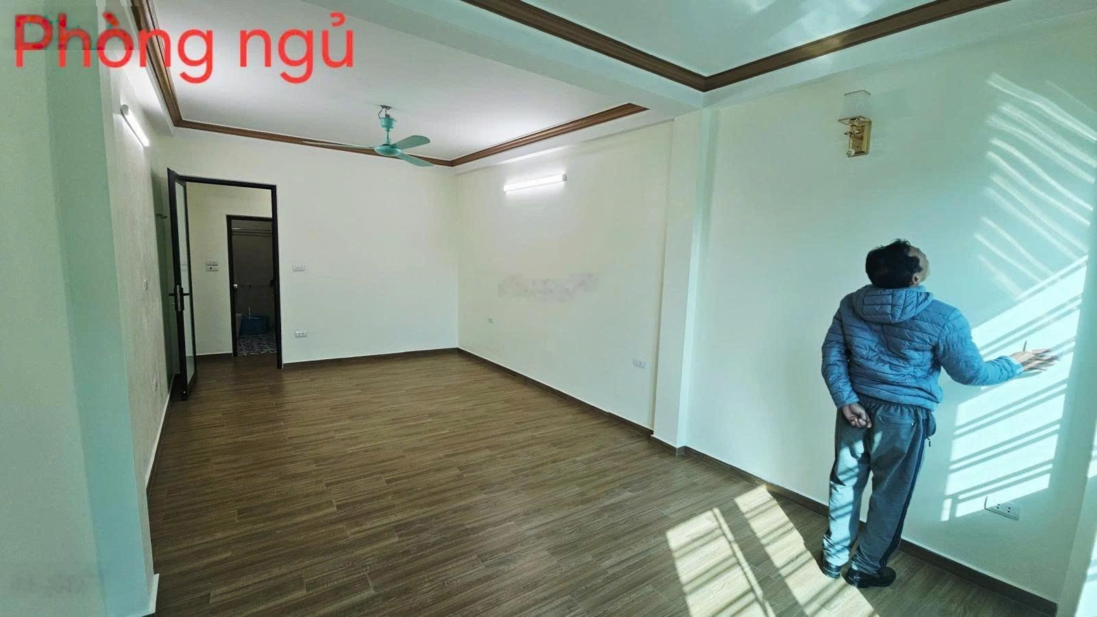 Cho thuê nhà nguyên căn 5 tầng ngõ 254 vĩnh hưng - sát phố - 12 triệu - giao thông thuận tiện