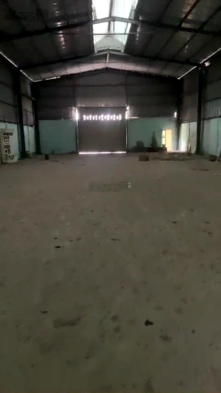 Bán kho MT Đoàn Nguyễn Tuấn, Hưng Long BC 15x60m có 300m2 thổ cư cách chợ Hưng long 500m 23tỷ TL