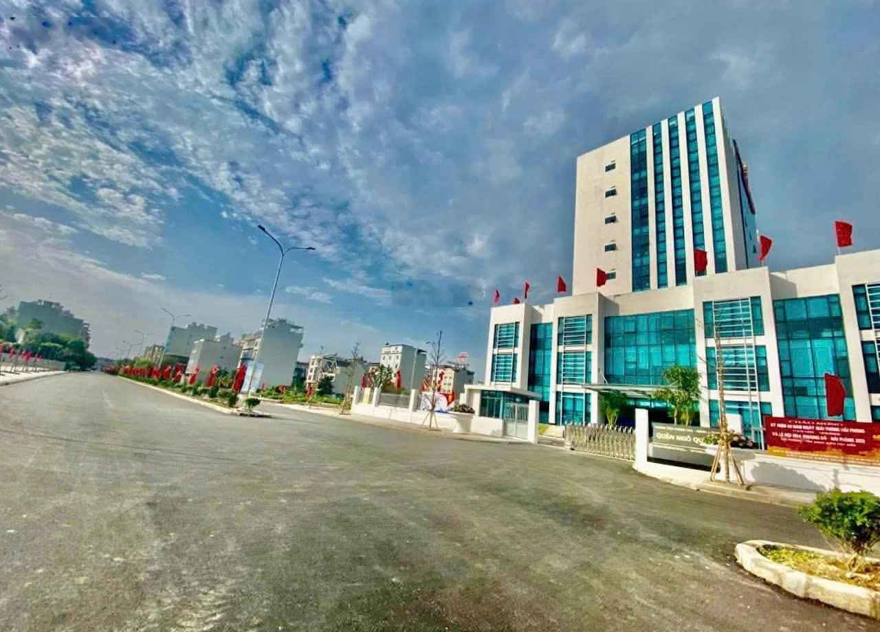 Mặt đường 30m lô 27 Lê Hồng Phong đối diện UB hành chính quận (E93) LH 0917696698