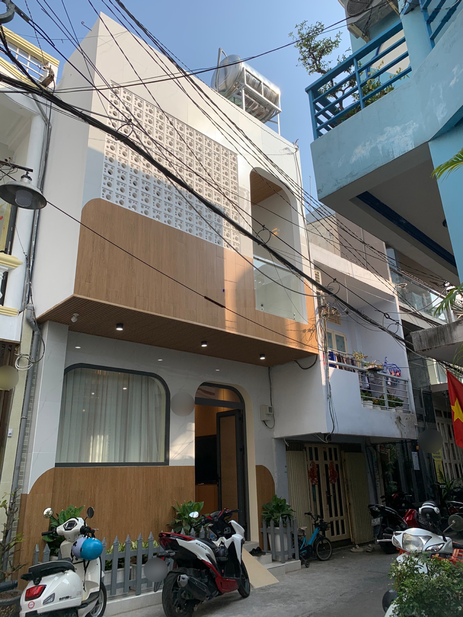 Siêu phẩm nhà phố - Đối diện Aeon Tên Lửa - Ngang hơn 4m - 2 tầng - Full nội thất xịn - 5.55 tỷ