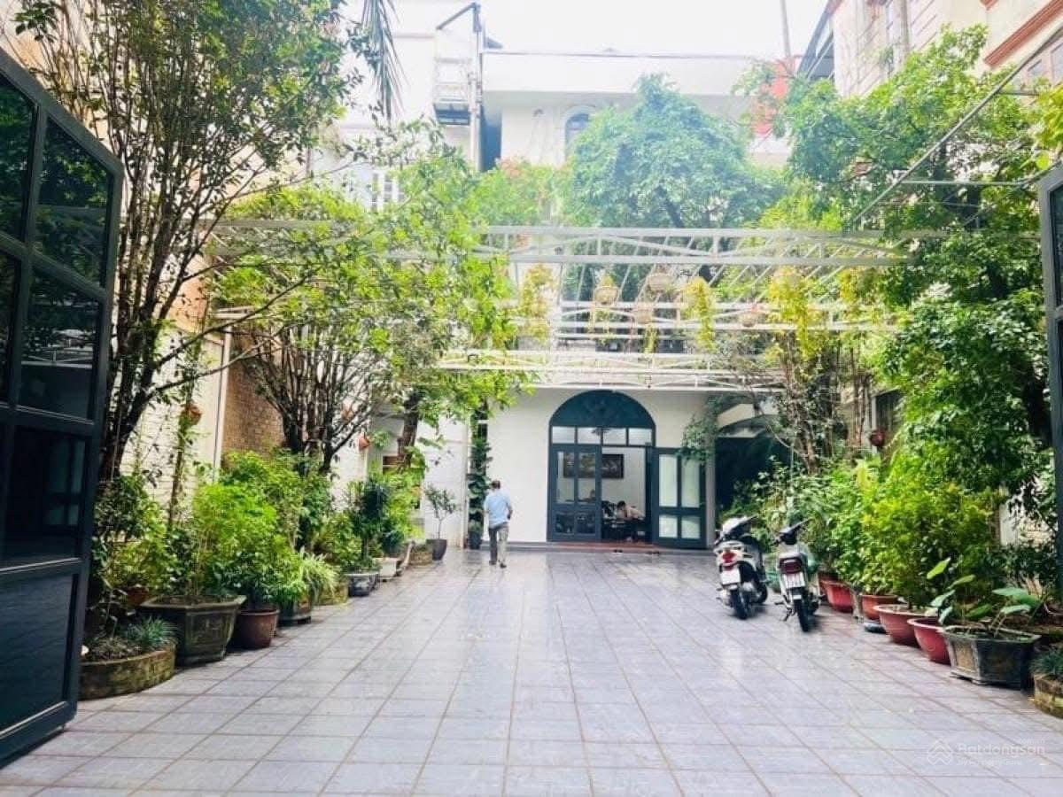 Siêu khủng 375m2 chỉ 110 tỷ 4T x 10m mặt tiền tại trung tâm Ba Đình