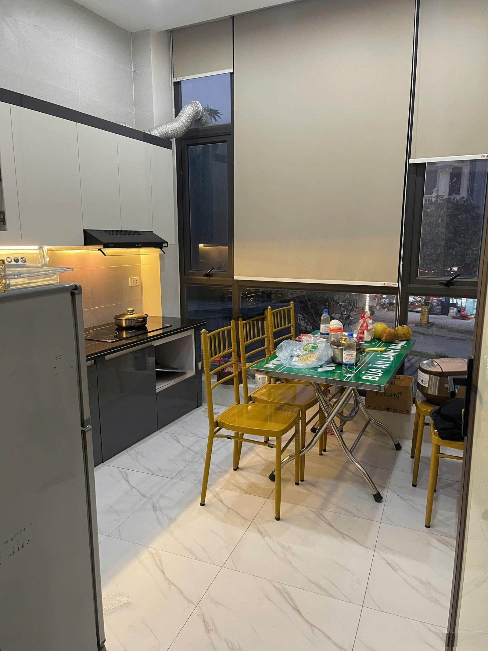 Chính chủ cần bán gấp nhà 2 mặt đường, DT 60m2. 5 tầng. Kinh doanh đỉnh. Ngã 5 Minh Khôi, Phủ Lý