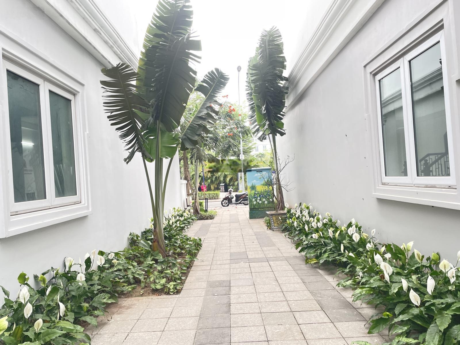 Biệt thự - lô góc, vỉa hè - bể bơi - 5 tầng nội thất Châu Âu - Cạnh công viên trung tâm khu 31ha