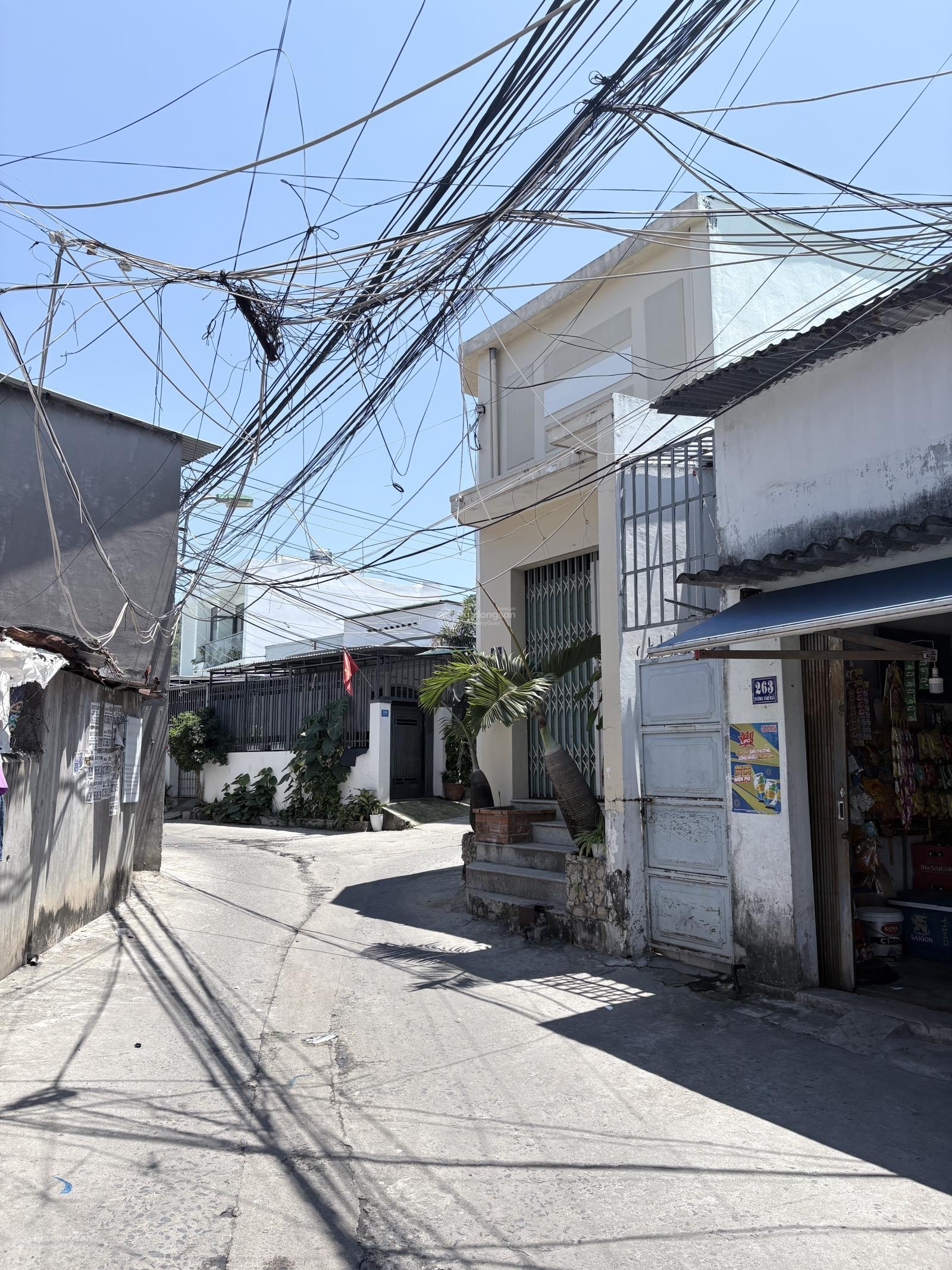 Bán nhà giao 4 đường mặt tiền Dương Vân Nga - kinh doanh tốt, không ngập lụt, Nha Trang