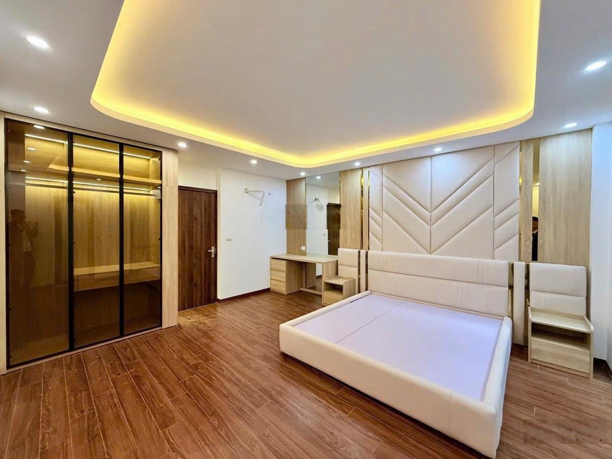 Siêu phẩm Trương Định, nhà xây mới, 6 tầng thang máy, ngõ thông, ô tô đỗ cổng, kinh doanh được