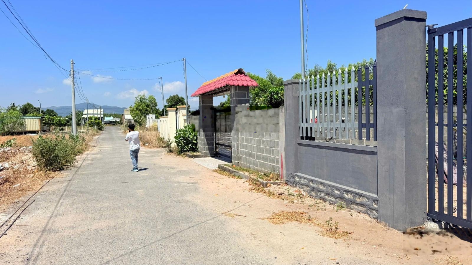 Phước Hải- Lô Biệt Thự Đẹp DT: 466m2-10x46-100m thổ cư Mặt tiền đường nhựa 5m Vị trí ngay sau uỷ ba
