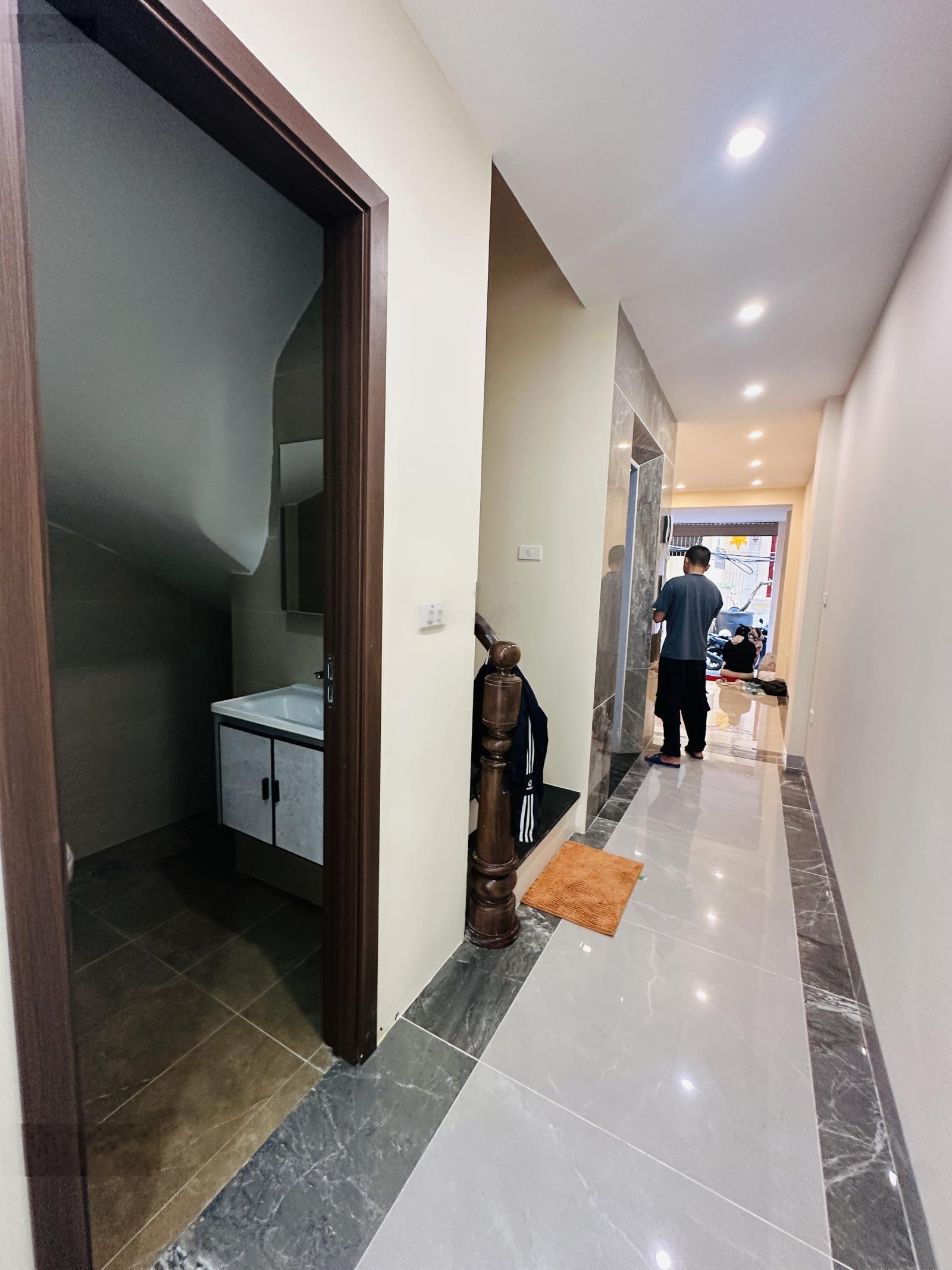 Bán nhà Lạc Long Quân-Lô góc 6 tầng thang máy 60m2- 5m ra ô tô tránh-Thiết kế đẹp -15.2 Tỷ
