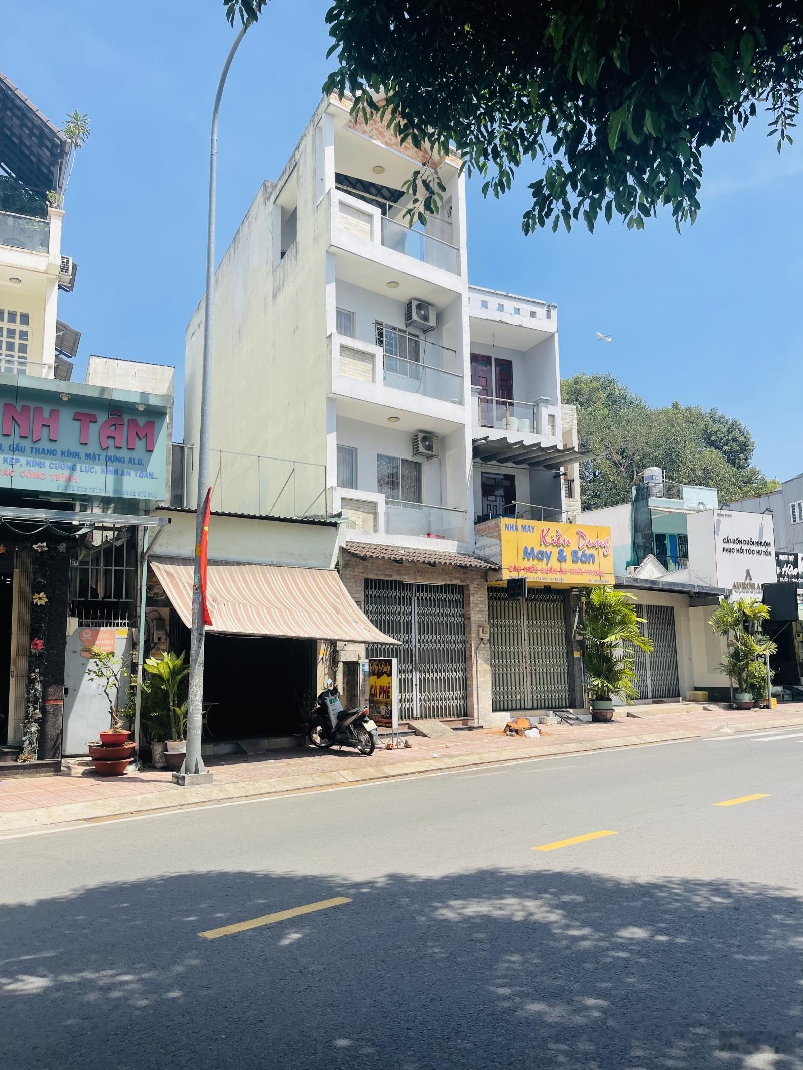 Bán nhà 314A Gò Dầu. DT: 4.3 x 17m NH: 4.8m. nhà đúc 1 trệt 3 lầu ST 6PN. HHGT 1%
