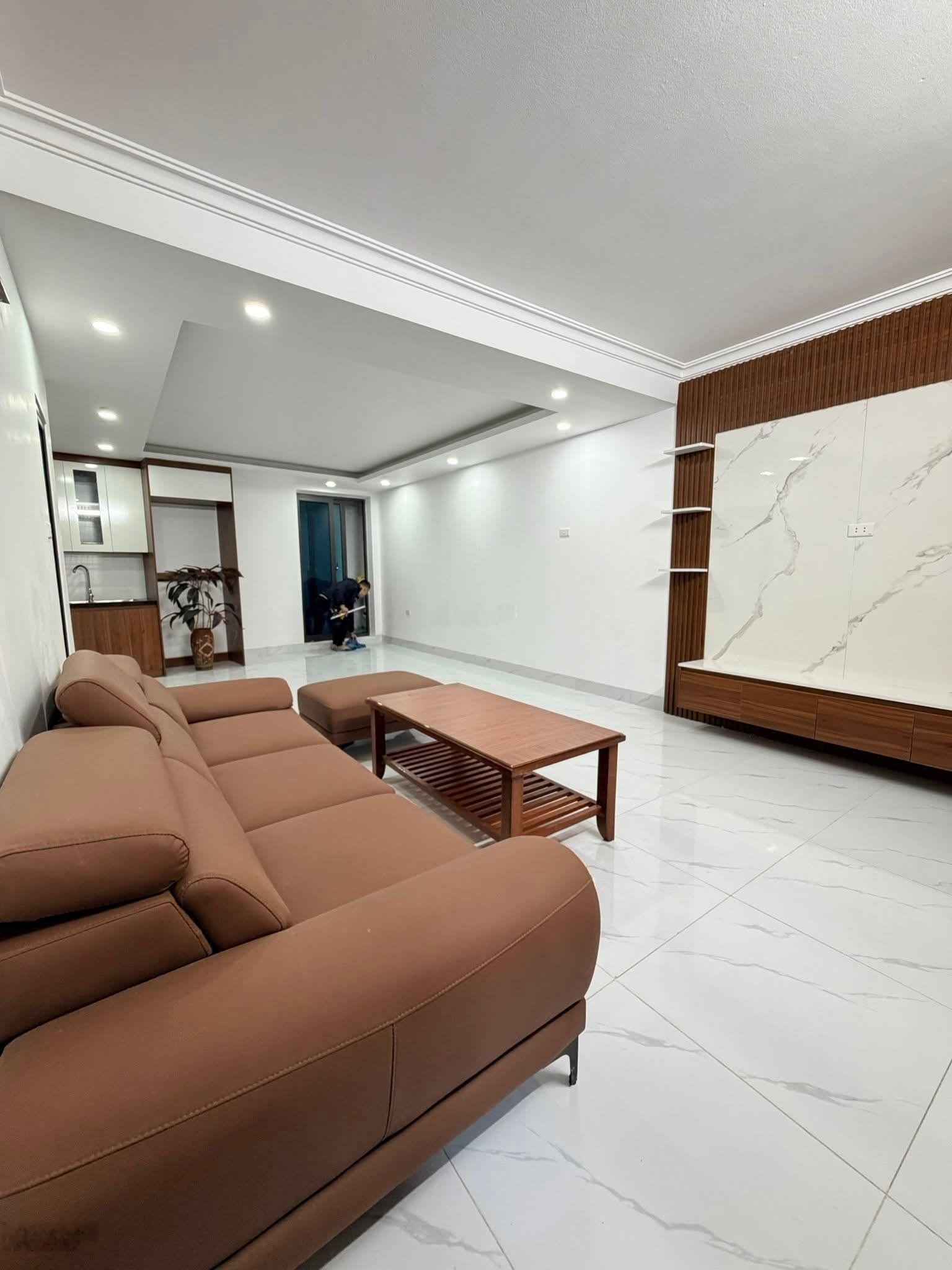 Cắt lỗ! Nguyễn Khánh Toàn, nhà đẹp ở ngay, xây chắc chắn, 40m ra phố, 2 thoáng vĩnh viễn, 42m2*5T
