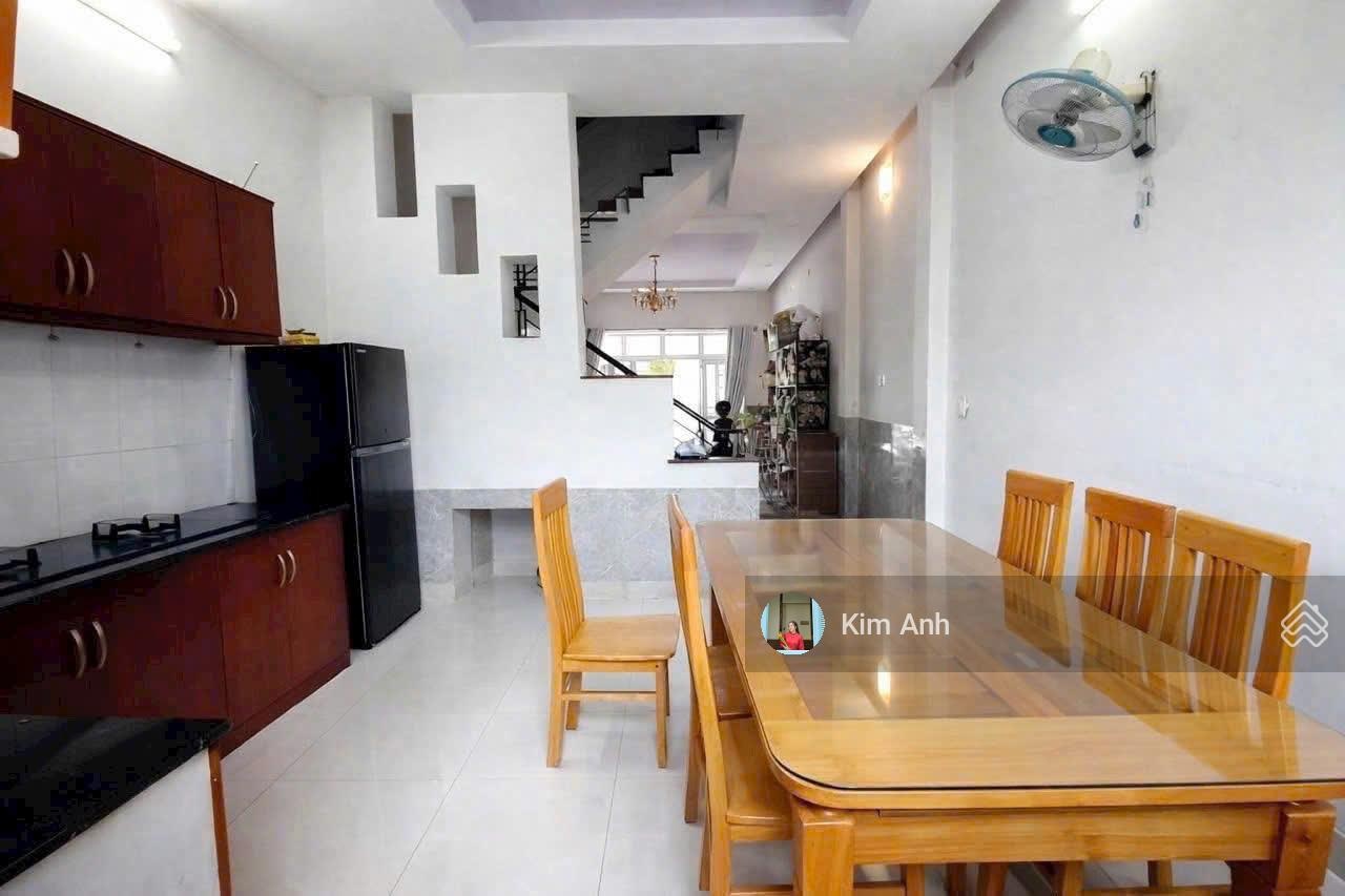 Thơm ạ! bán nhà 3 tầng đường xe tải rộng rãi, sát mặt đường số 9 linh tây. gần ngay phạm văn đồng