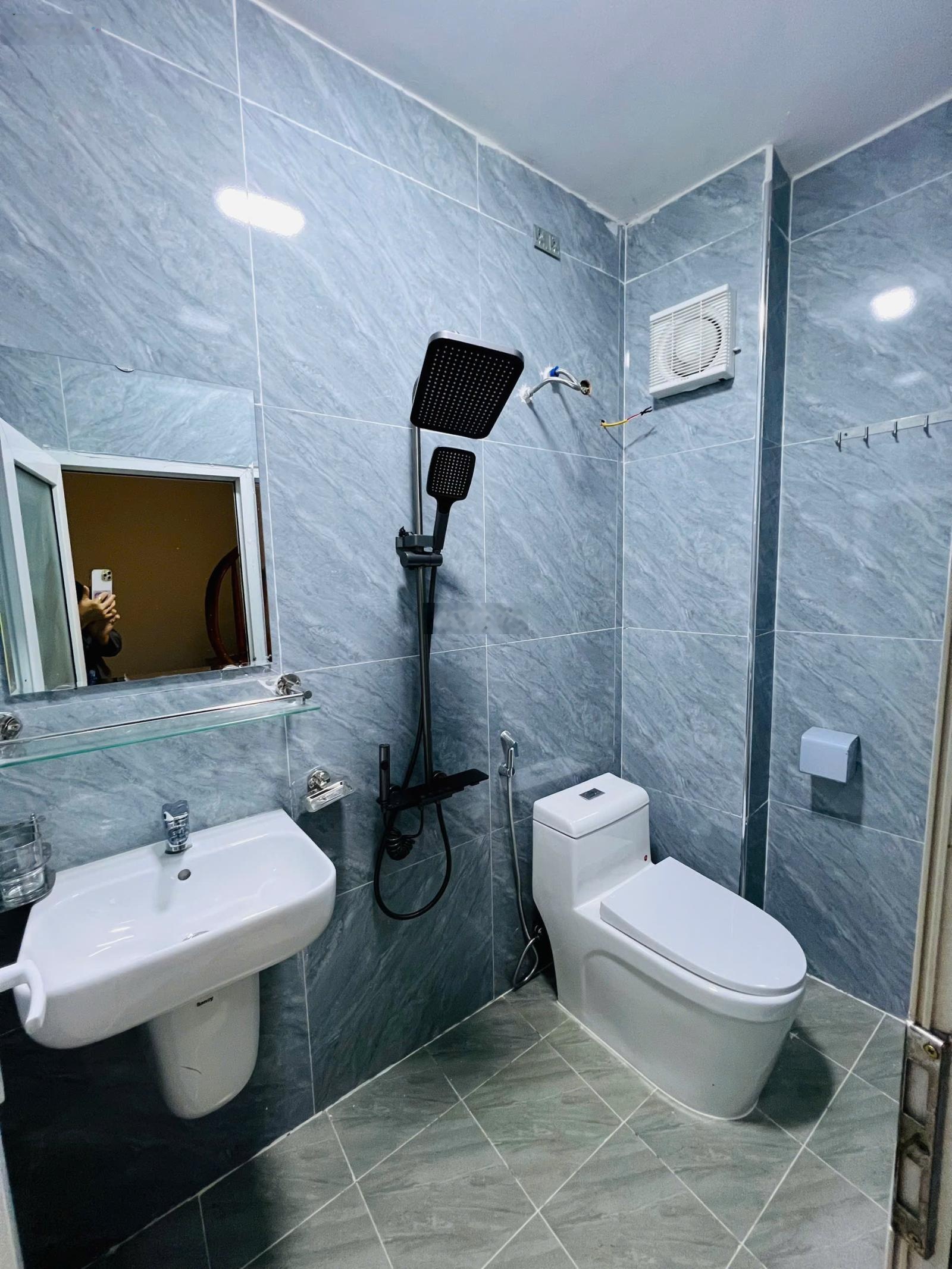 Hiếm - 5 tỷ 6 (có bớt) - nhà riêng 32m2 nhà 5 tầng Vĩnh Hưng - Hoàng Mai ô tô gần, bãi xe cách 10m