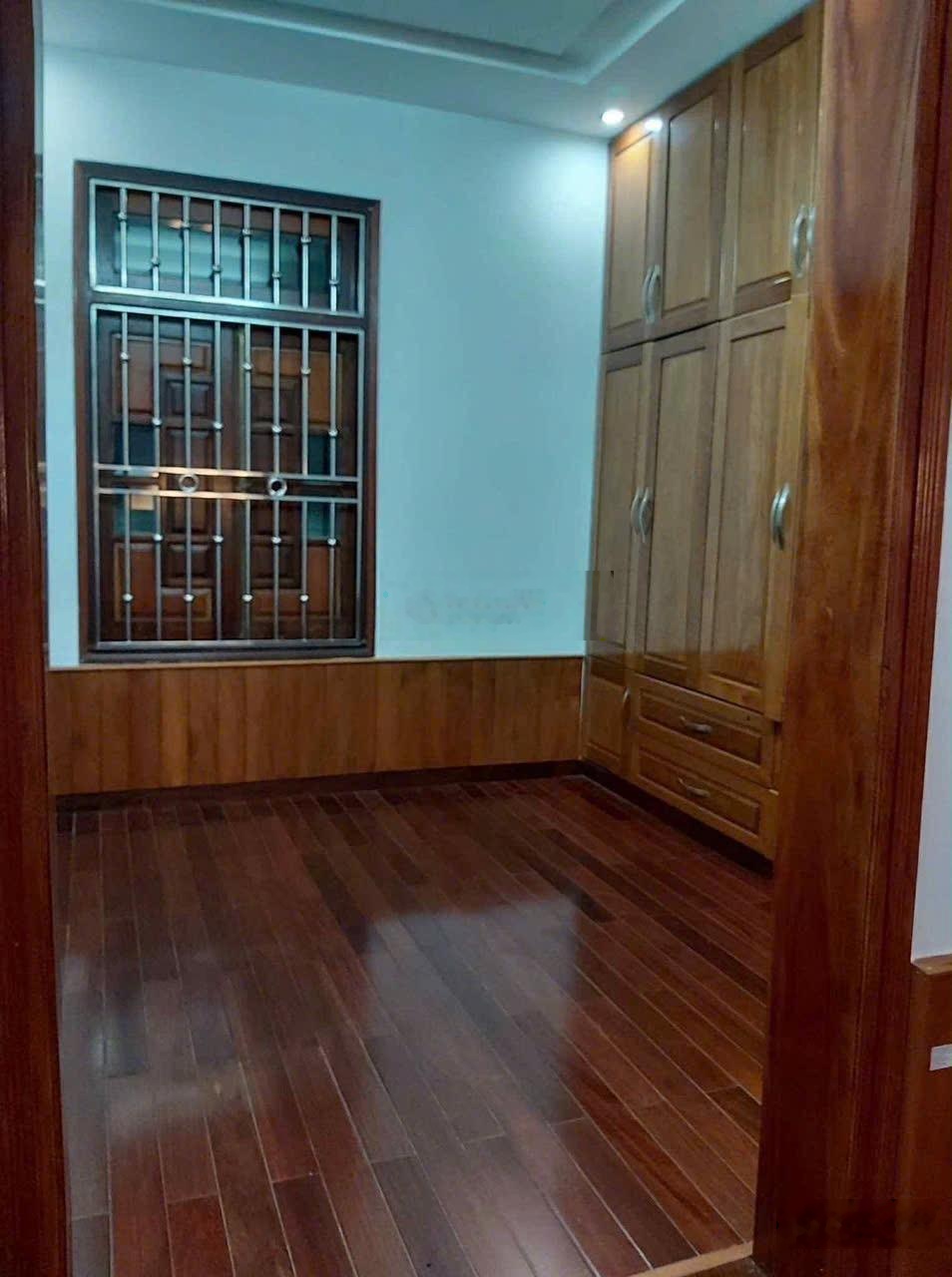 Chính chủ cần bán nhanh nhà mt đường Nguyễn Sơn- Hoà Cường.