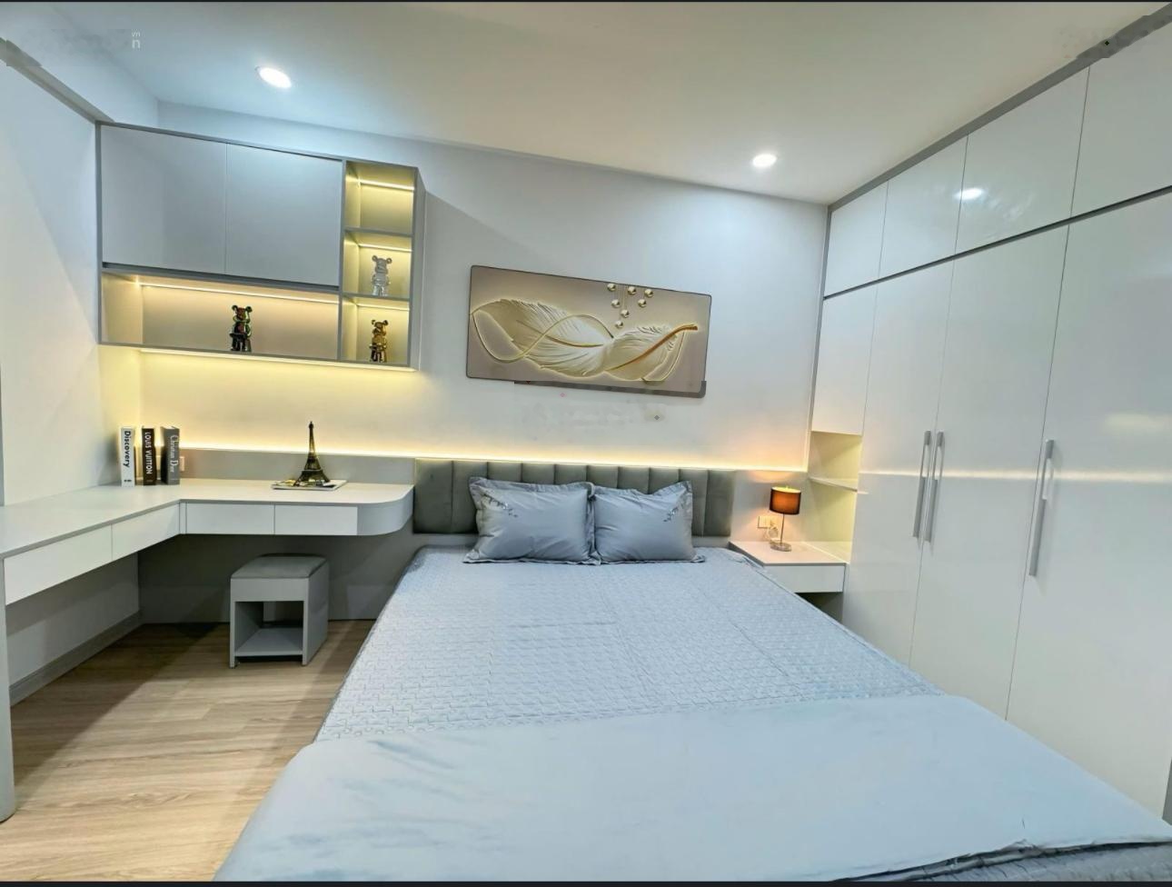 Cần tiền gấp - bán rẻ - 3 phòng ngủ - 10.2 tỷ - LH 0978025541