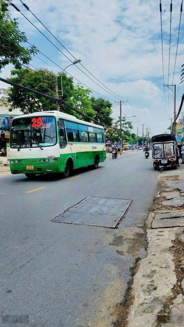 Bán nhà mặt tiền đường Nguyễn Duy Trinh Q.2. DT 5x44m giá chỉ 38 tỷ