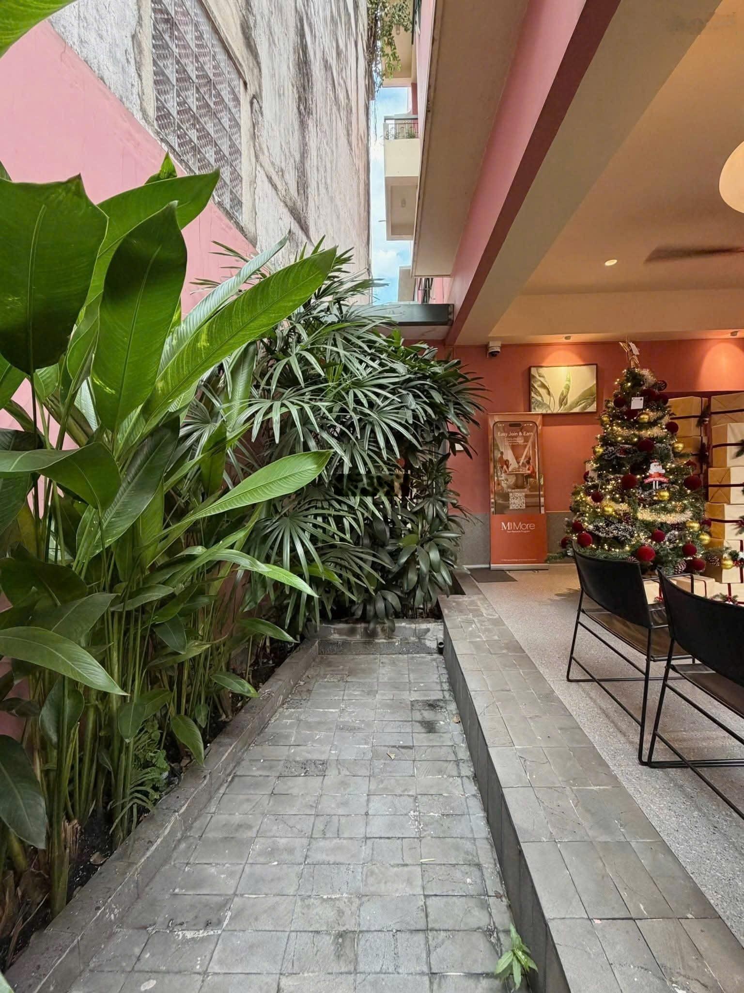Bán Nhà Phan Đăng Lưu Q.Phú Nhuận . 300m2 HĐT 70tr/th giá 39 tỷ TL