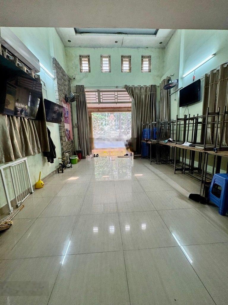 Mặt tiền kinh doanh Lê Thị Hoa có sẵn dòng tiền 2T 2PN 2WC sổ vuông 70m2 chỉ 4900