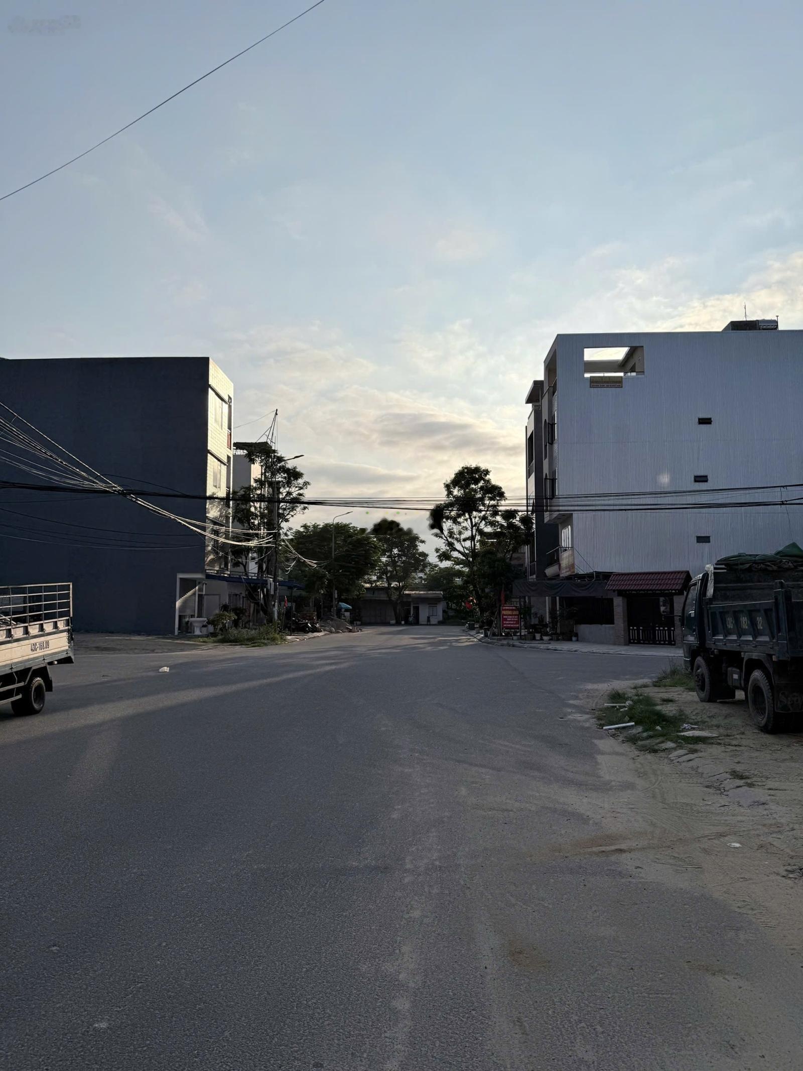 Bán lô đất đường 10m5 sát Hoàng Minh Thảo, gần Đại học Duy Tân