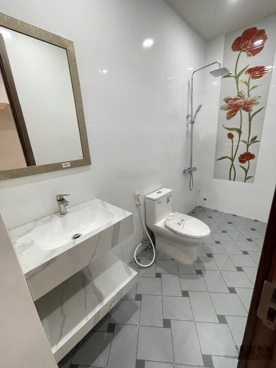Bán nhà hẻm xe hơi 3 tầng thông Lê Văn Việt 500m phường Tân Phú quận 9