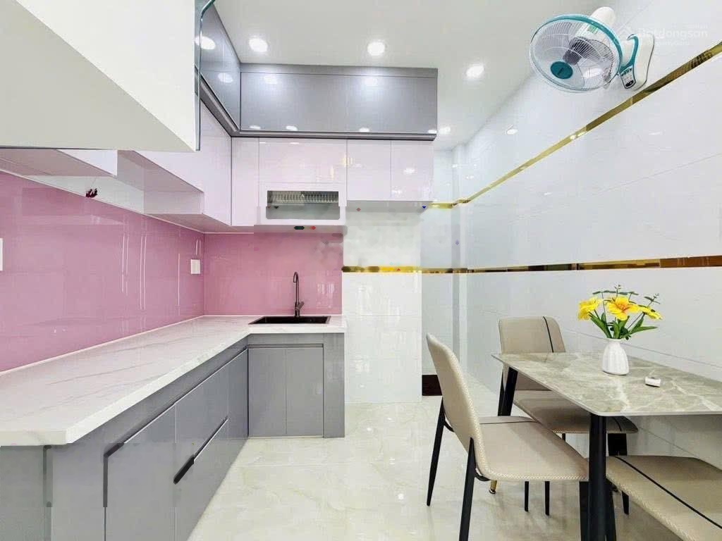 2,3tỷ/43,6m2 nhà ngay Phạm Văn Đồng, Bình Thạnh. Hẻm 1/ xe hơi ra vào thuận tiện. Sổ hồng riêng