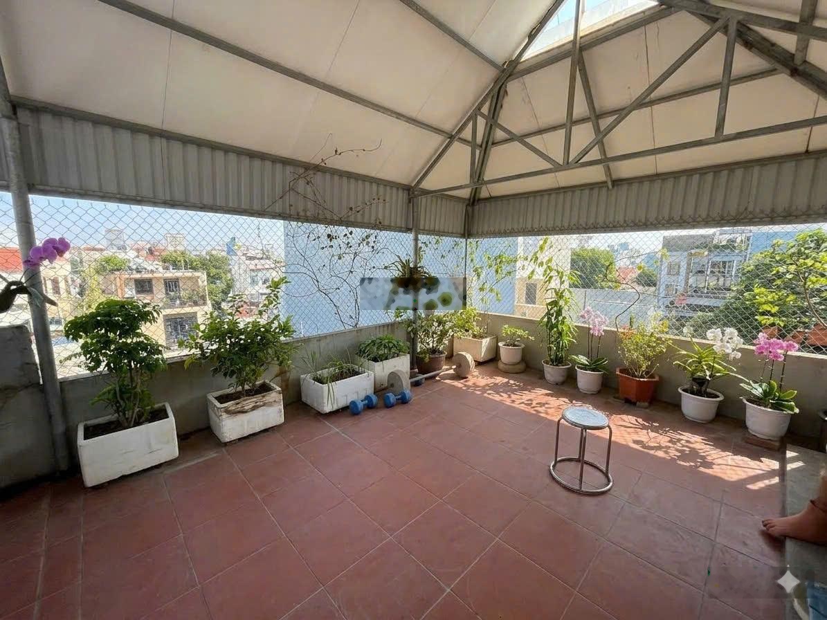 Nhà 3 tầng 1 tum. oto đỗ cổng nhà. 46m mặt tiền 4m2. liên hệ trực tiếp chính chủ 0968376415