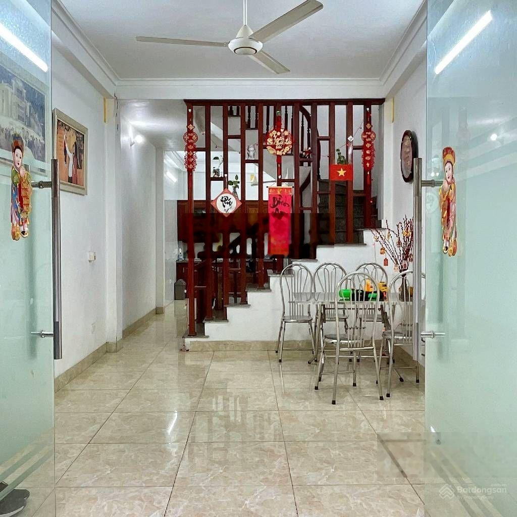 Chính chủ Bán nhà Thạch Bàn, lô góc, ô tô, ngõ thông. 40m2, 4 tầng, 7.7 tỷ. Nhà tự xây tâm huyết.