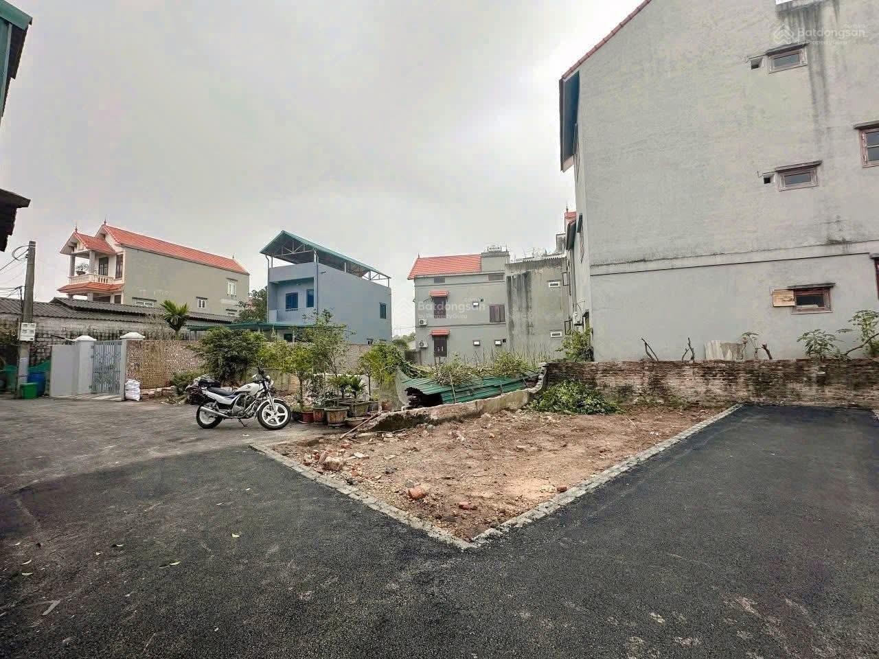 Bán nhanh lô góc 42,2m2 Công Luận 1- Thị Trấn Văn Giang, trung tâm thuận tiện giá chỉ nhỉnh 2 tỷ
