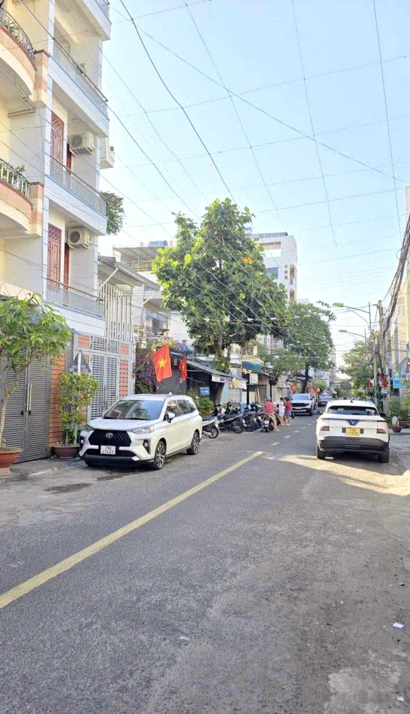 Cần tiền bán gấp, thương lượng mạnh, nhà 3 tầng mặt tiền nguyễn hữu huân, đầu tư ngay
