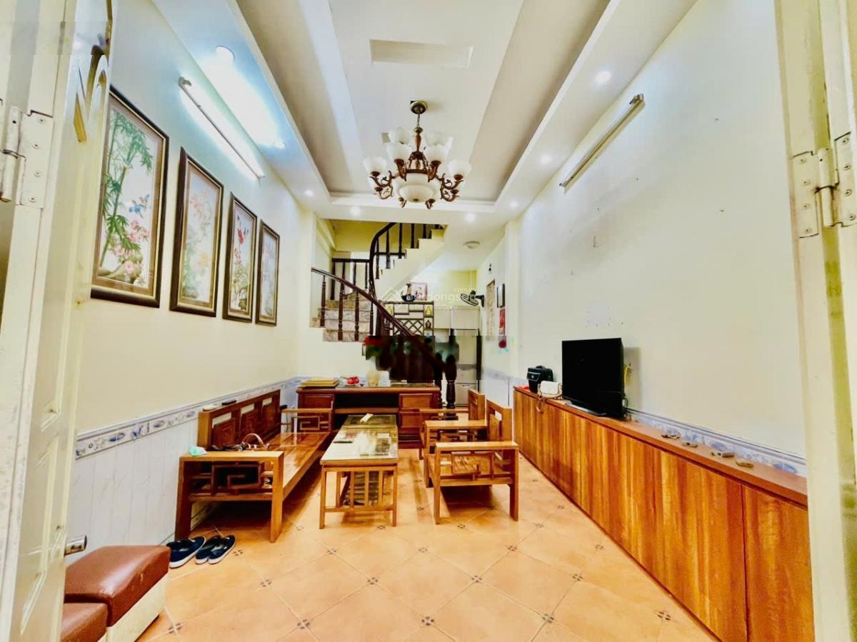1 nhà ra đường Hoàng Mai, ô tô đỗ cửa, Lô góc, kinh doanh, SĐCC, dân xây chắc chắn, nhiều tiện ích