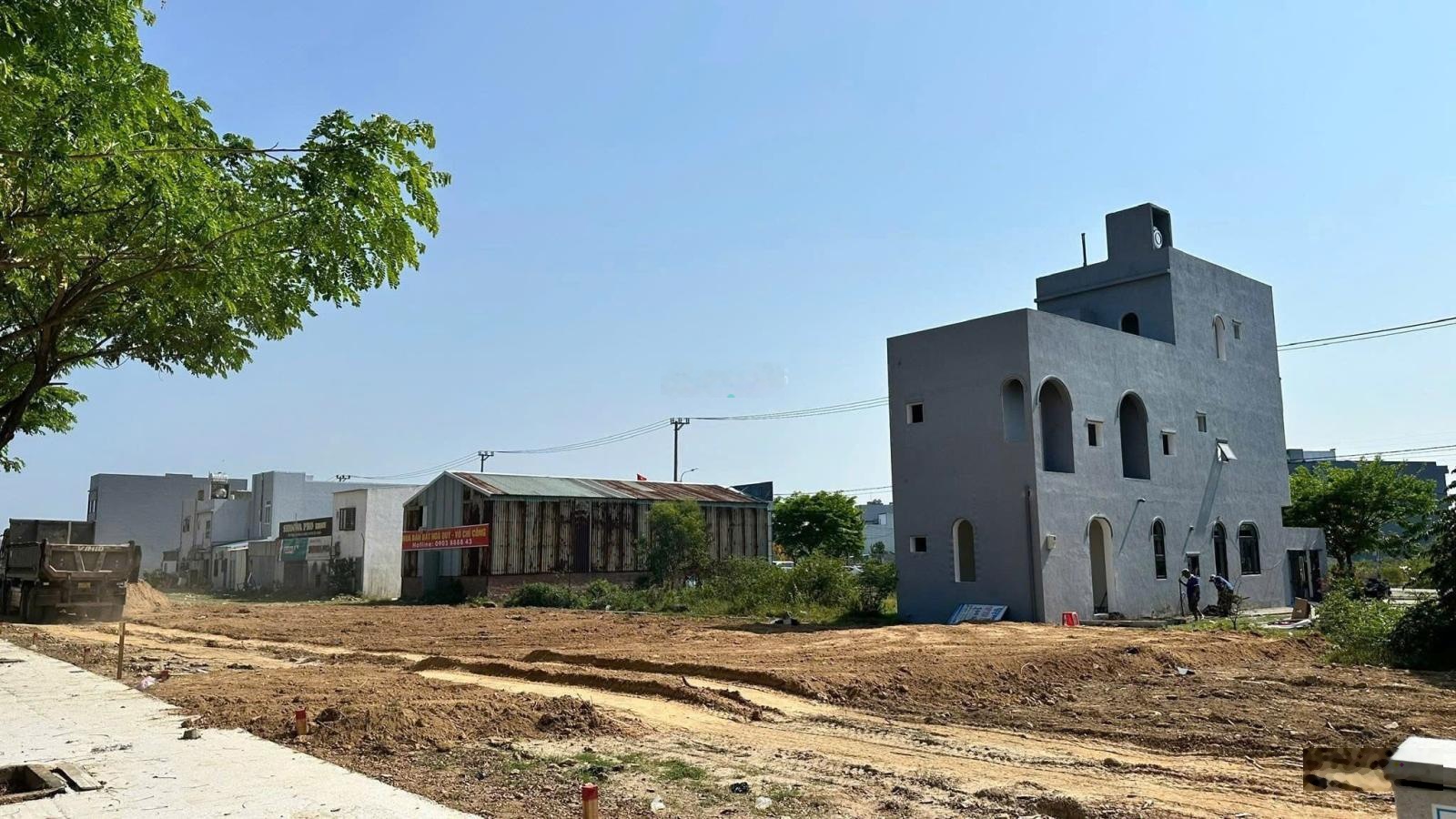 Bán 1 lô duy nhất kẹp vệt cây xanh Mặt Tiền Võ Chí Công Giá gốc CĐT