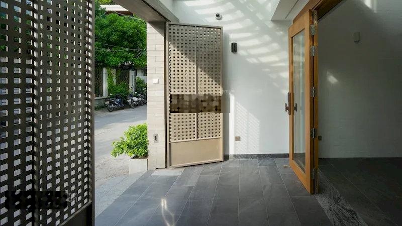 Bán Nhà Lạc Long Quân, Đường Ô Tô Thông Trịnh Công Sơn, Thoáng, Đi Bộ Ra Hồ Tây