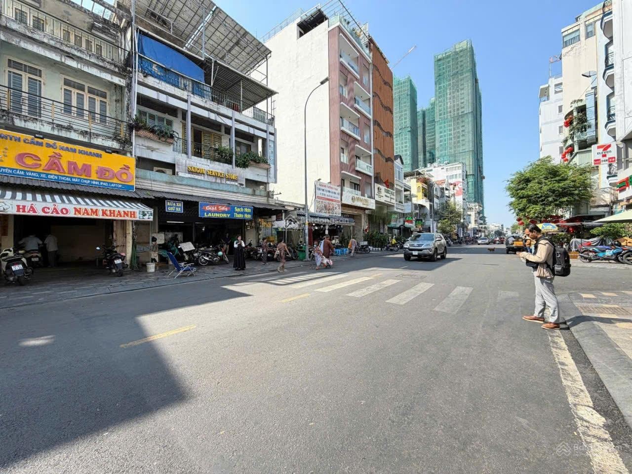 Bán nhà - 2MT Khu Phố Tây - Đường CÔ BẮC, QUẬN 1 - 4 TẦNG - GIÁ: 23,X TỶ