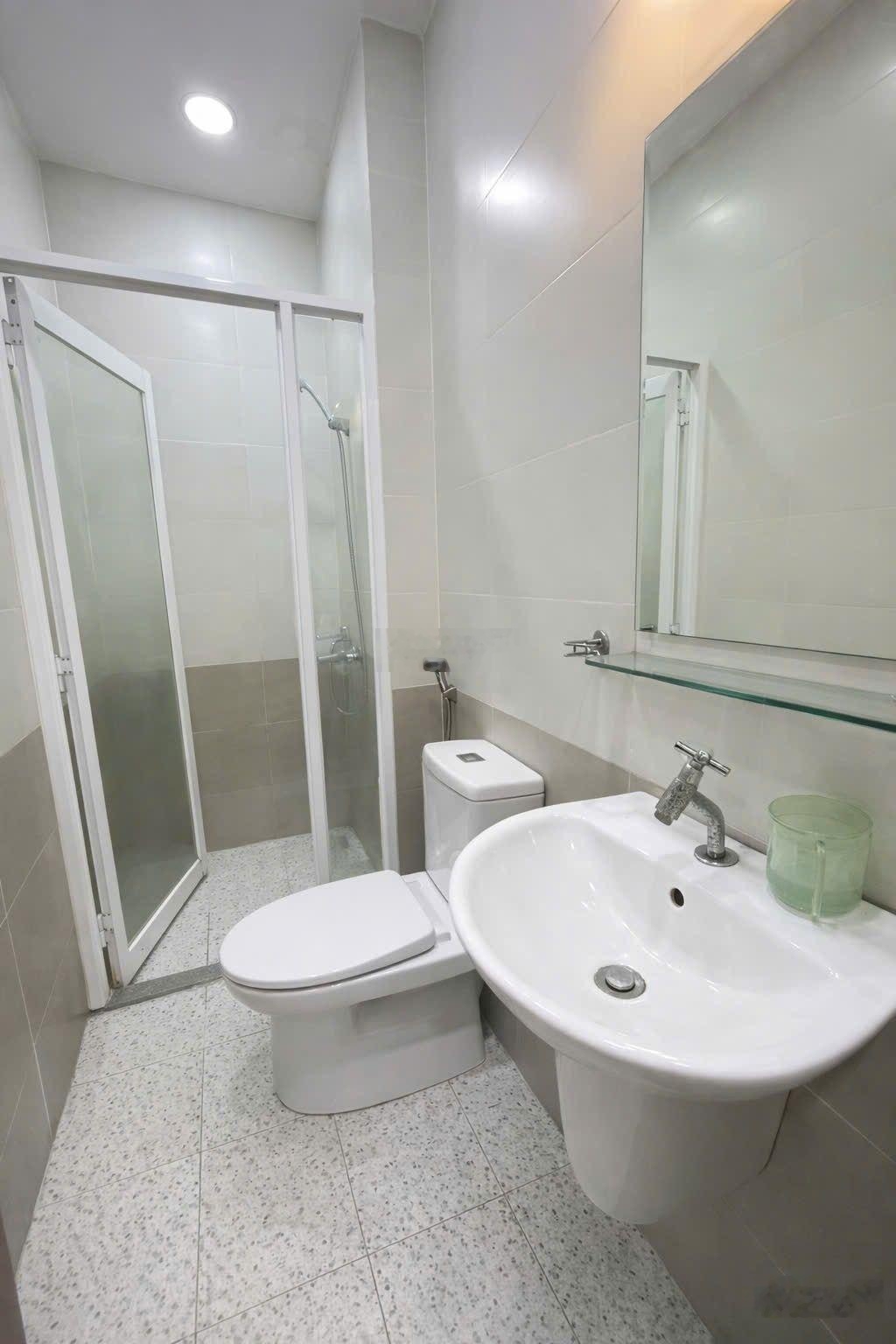 Mặt tiền đường nhựa 8m Nguyễn Văn Luông Quận 6,DT: 4.26mX13.2m. 4 tầng kiên cố. Chủ thiện chí bán.