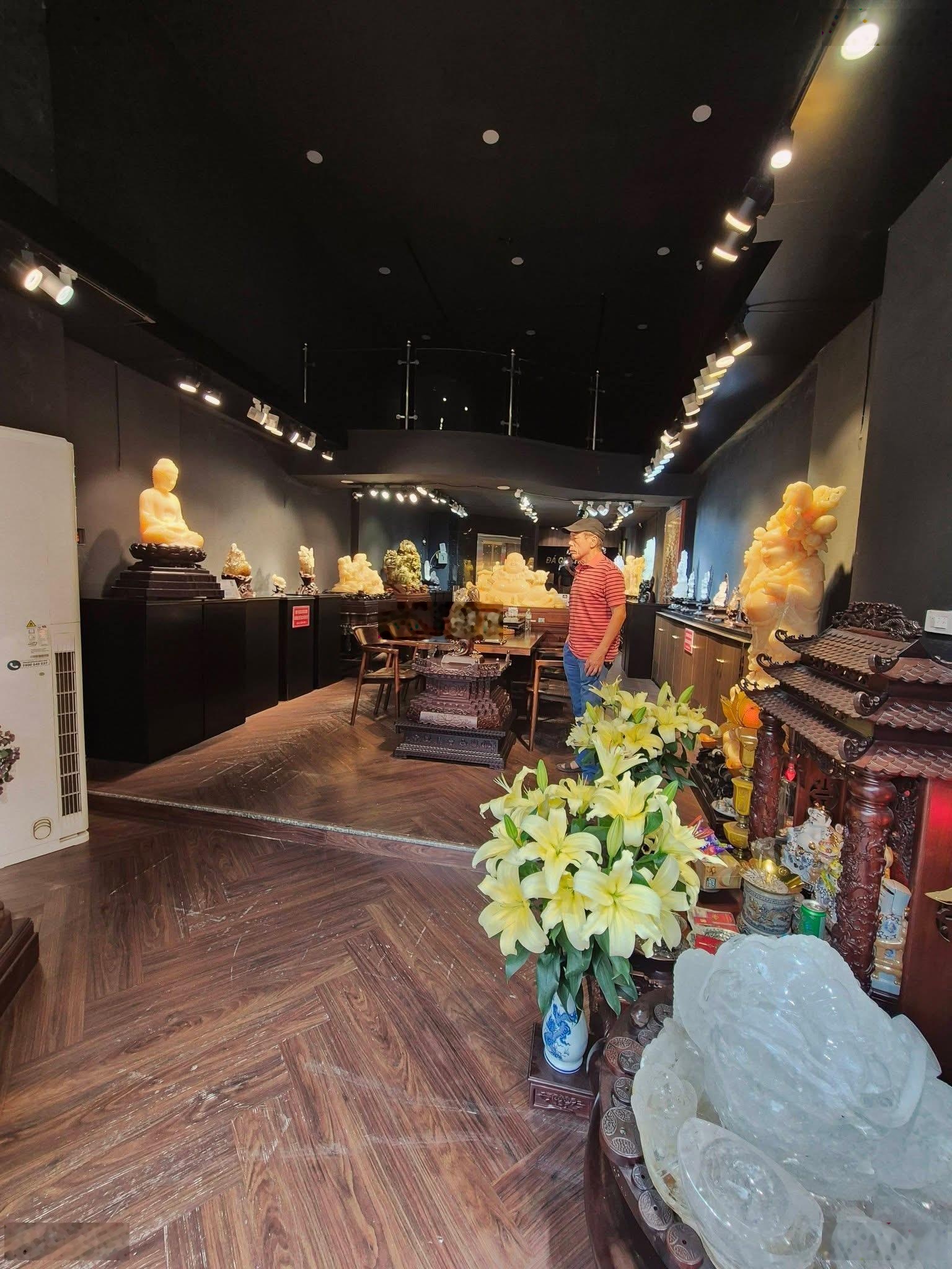 Bán Nhà Mặt Phố tại Nguyễn Thái Học, Ba Đình, Vị Trí Đẹp Nhất Phố, Kinh Doanh Đỉnh, DT 102m.