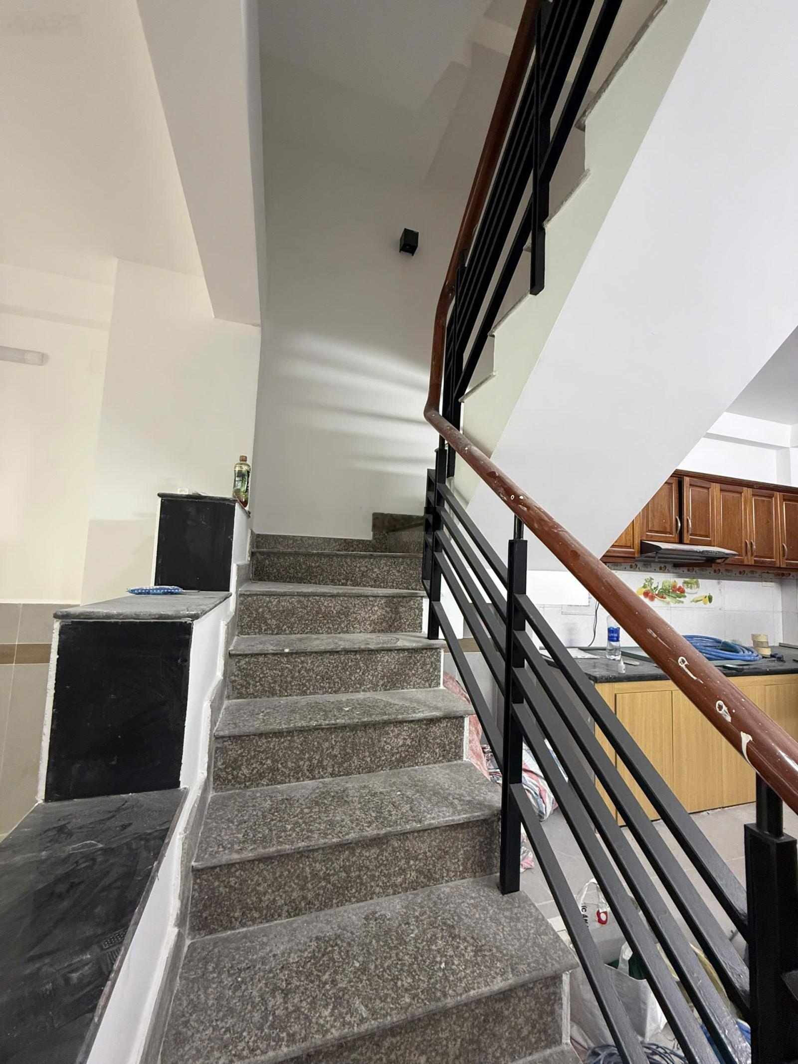 Bán nhà Cách Mạng Tháng 8 Quận 10 - DT 41m2 5 tầng 6PN, hẻm ôtô thông