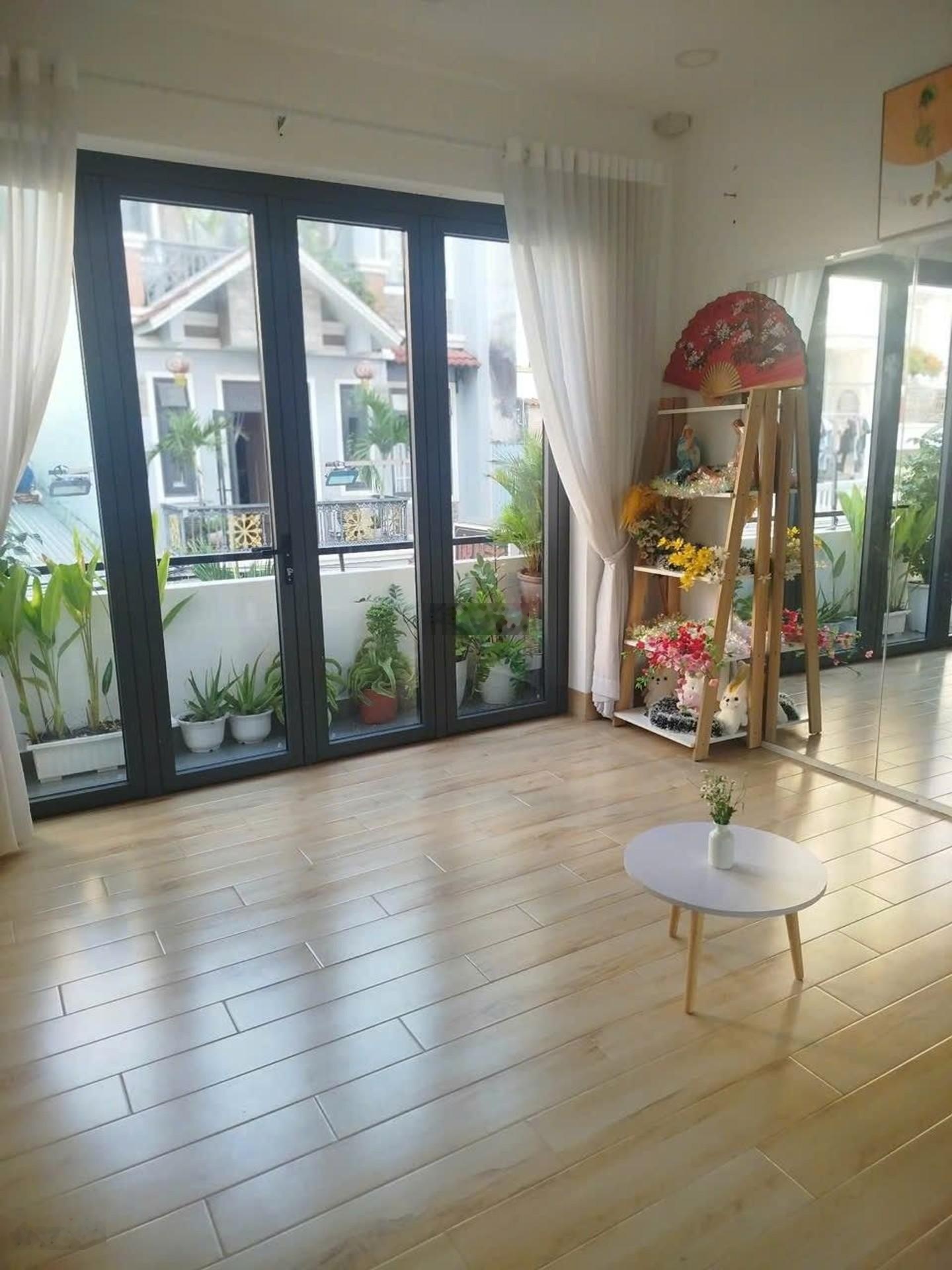 Giá 7.35 tỷ - hẻm xe tải tránh - phạm văn bạch - 5 tầng btct - nhà đẹp ở ngay
