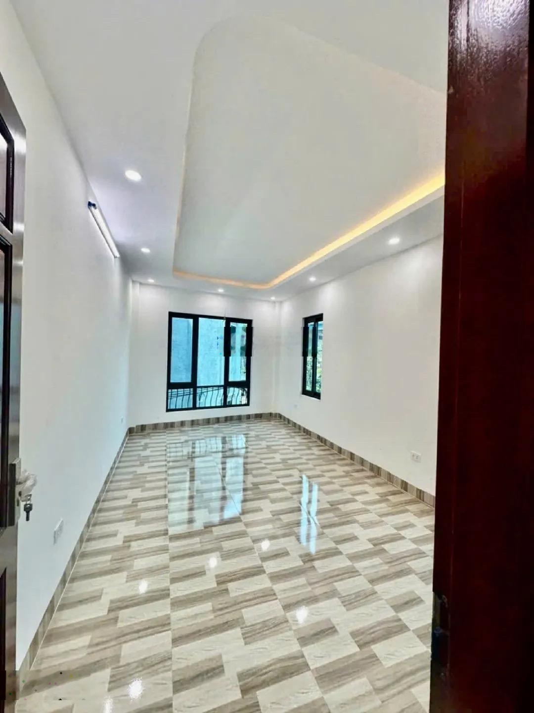 Trung tâm Nam Từ Liêm 5,x tỷ - 30m2 lô góc - 5 tầng - ô tô qua nhà