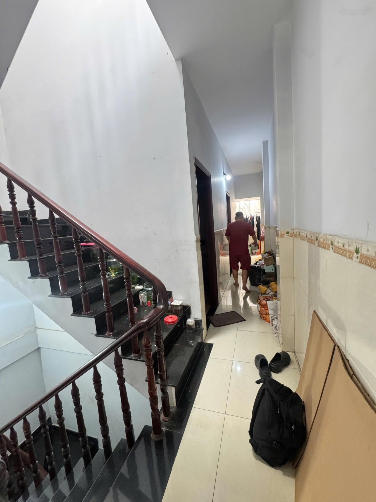 Mặt tiền kinh doanh sát chợ 3 tầng đúc chỉ 5.6 tỷ