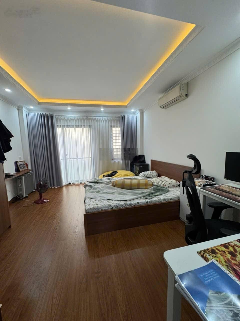 Chuyển công ty hà đông, con nhỏ bán nhà long biên 32m 6tầng,oto đỗ, full đồ như ảnh chỉ 6.85 tỷ ctl